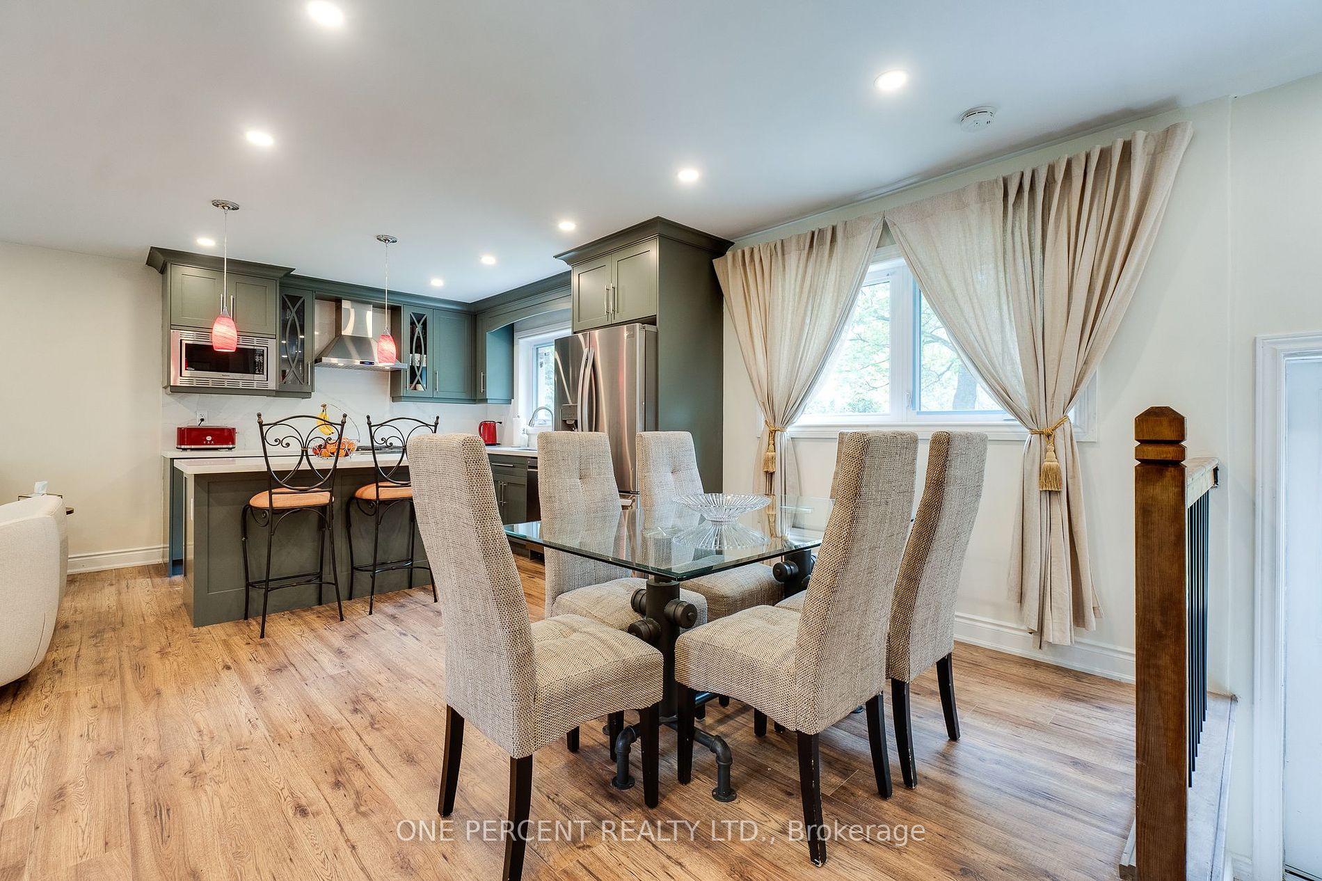208 Glen Oak Dr
