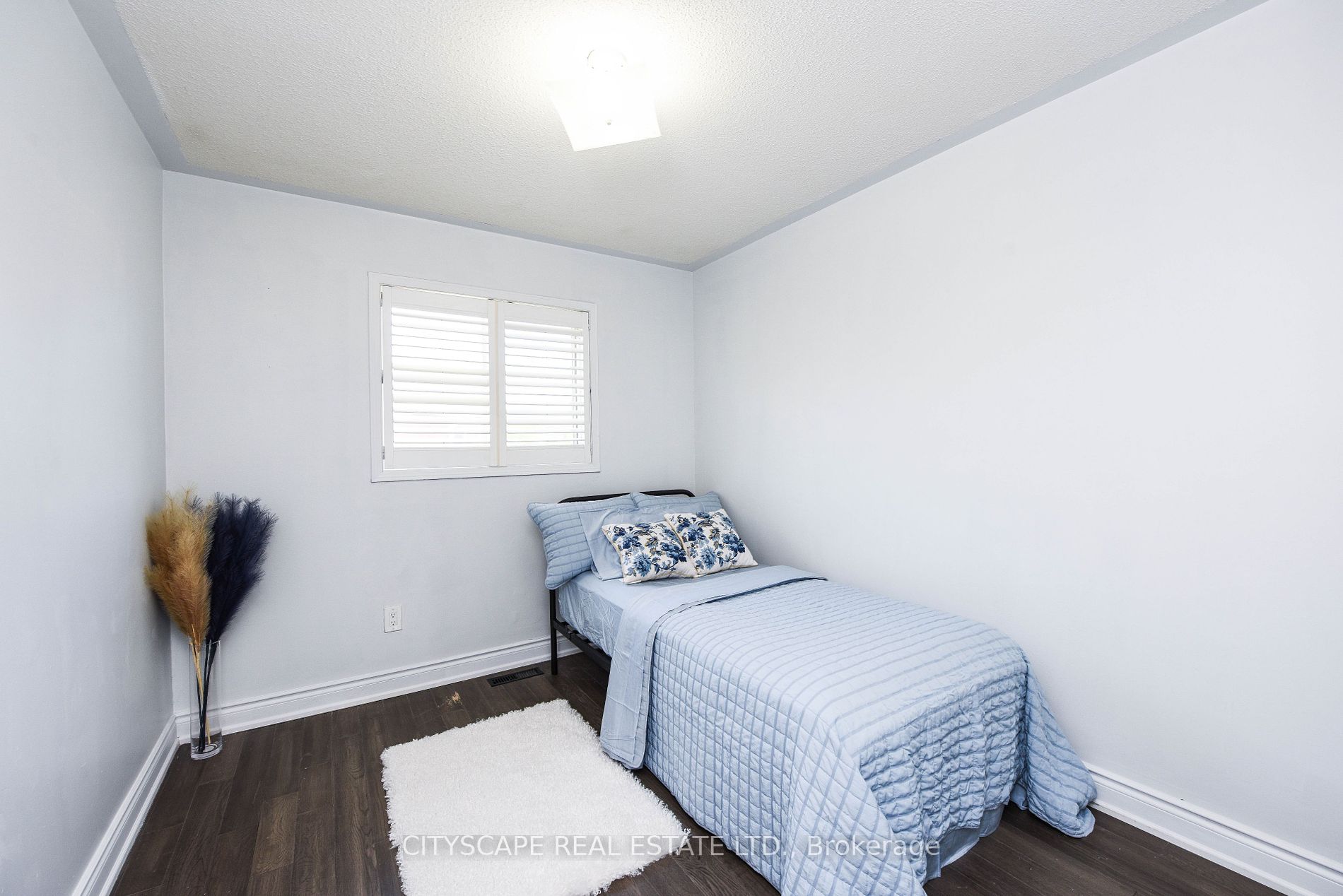 6037 Clover Ridge Crescent