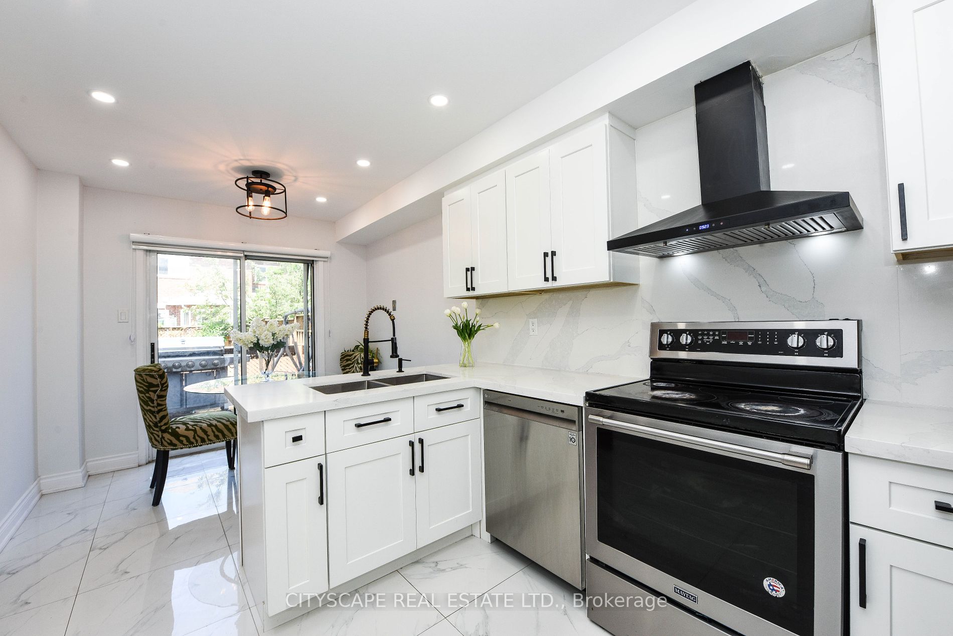 6037 Clover Ridge Crescent