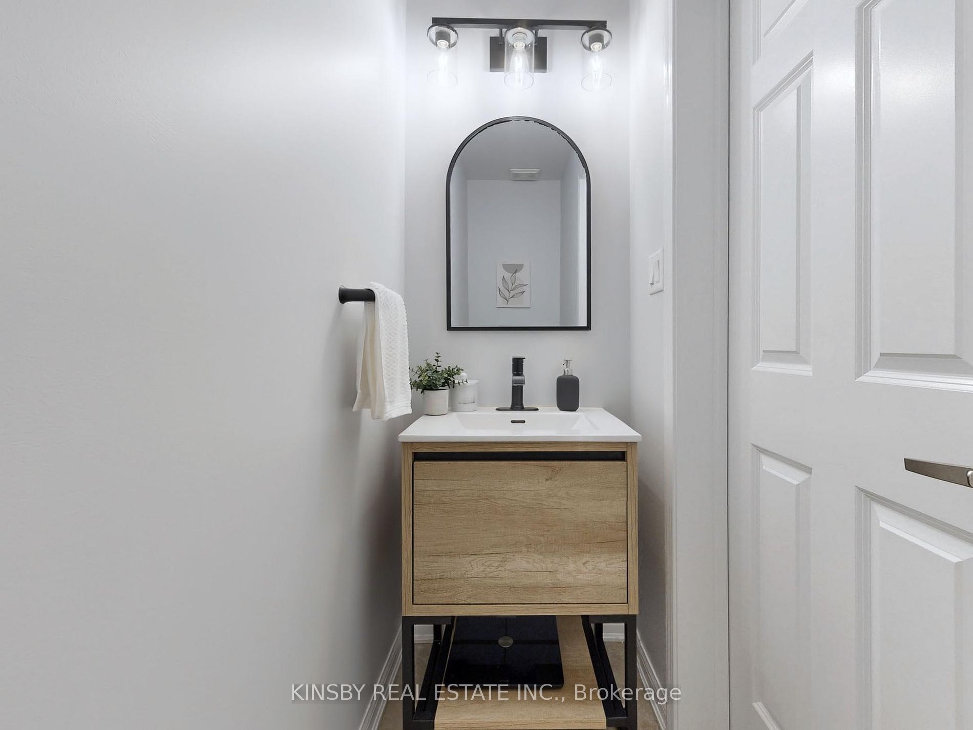 888 Jempson Path