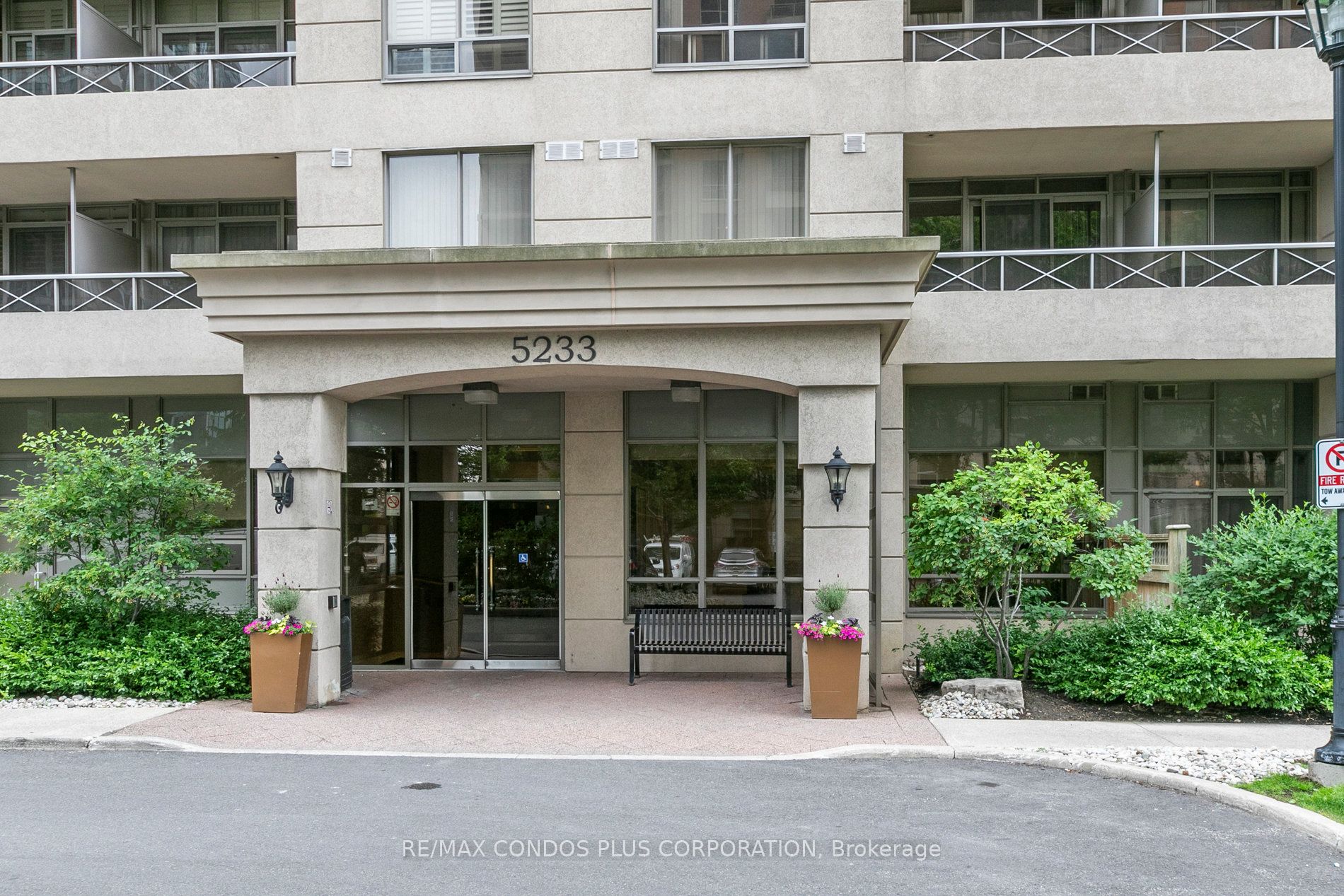 5233 Dundas Street W, #120