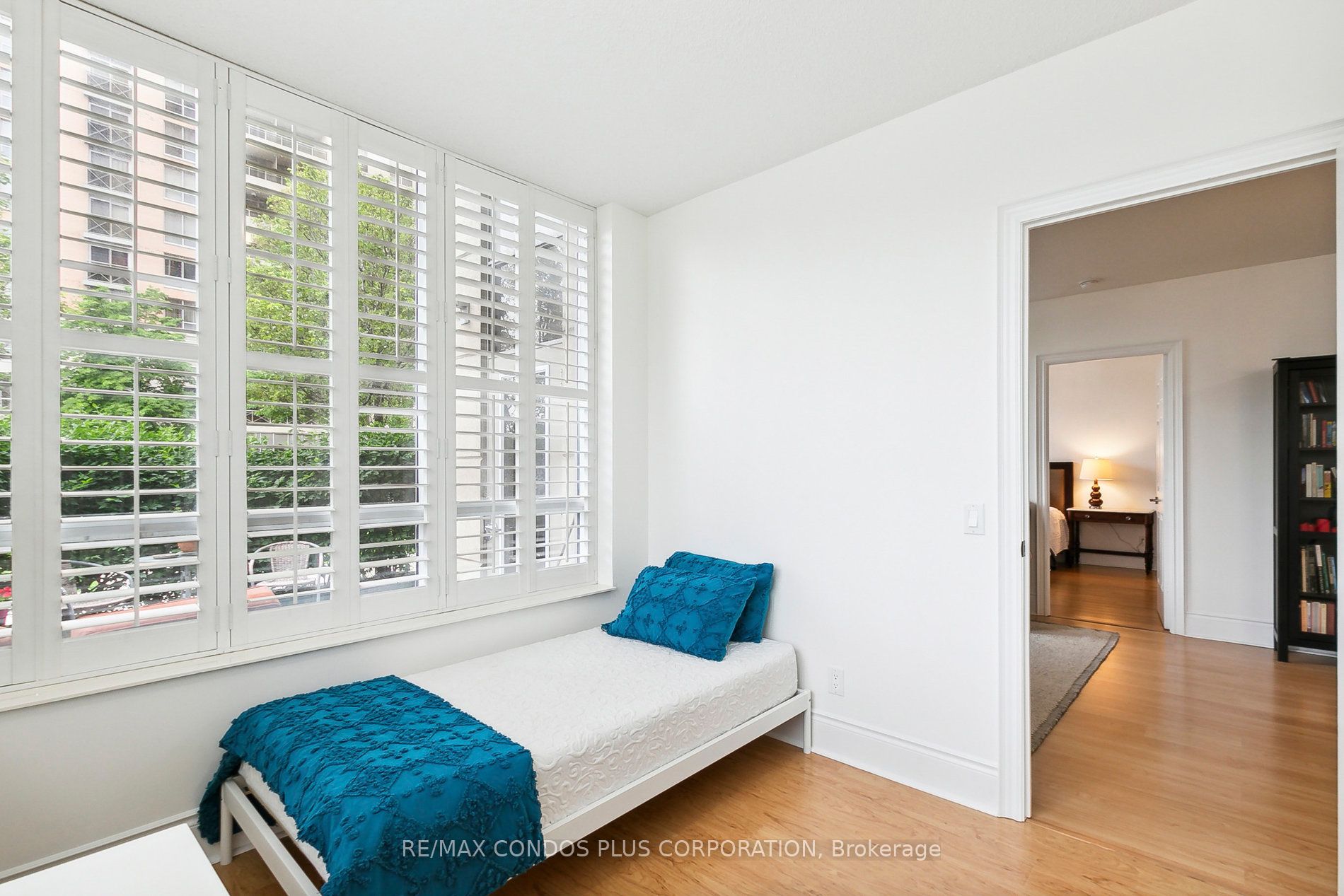 5233 Dundas Street W, #120