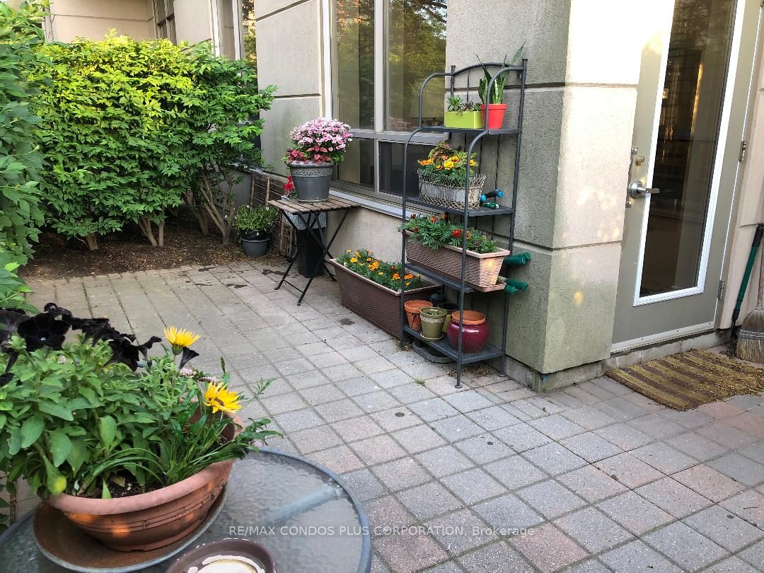 5233 Dundas Street W, #120