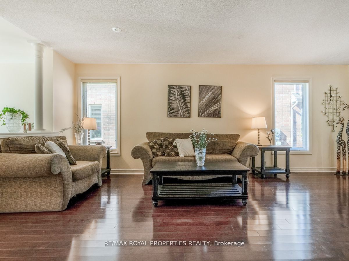1492 Warbler Rd