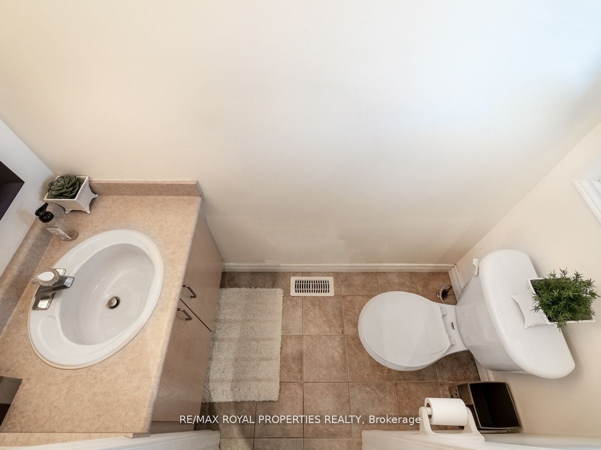 1492 Warbler Rd