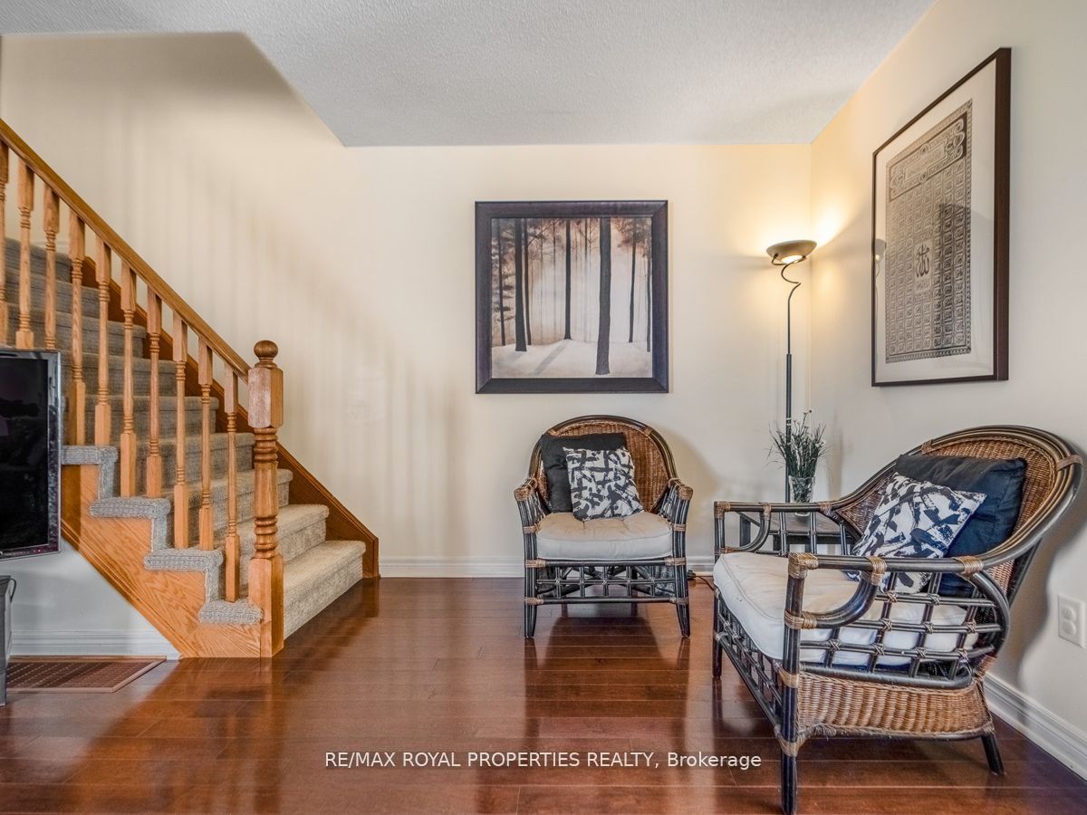 1492 Warbler Rd