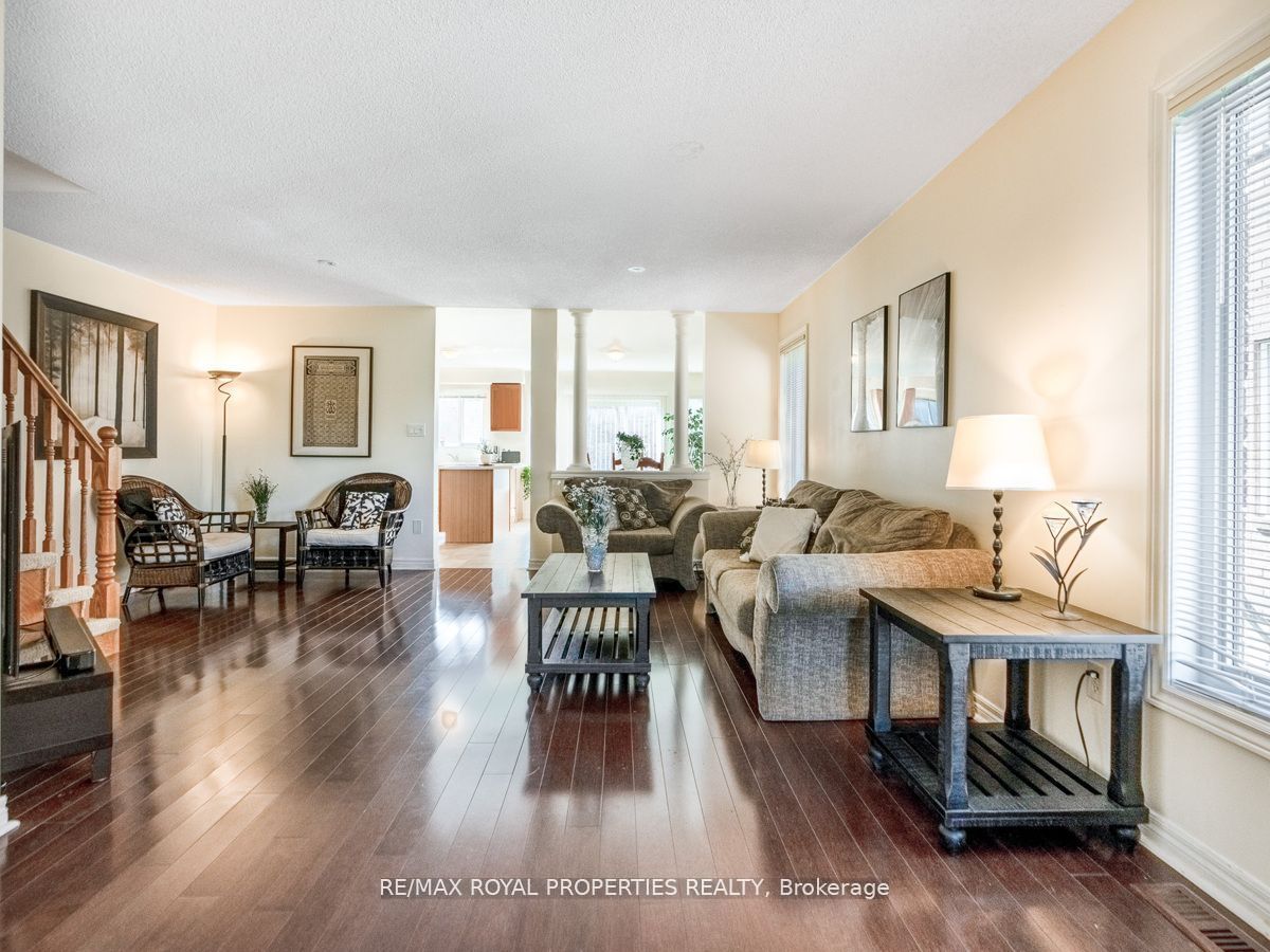 1492 Warbler Rd