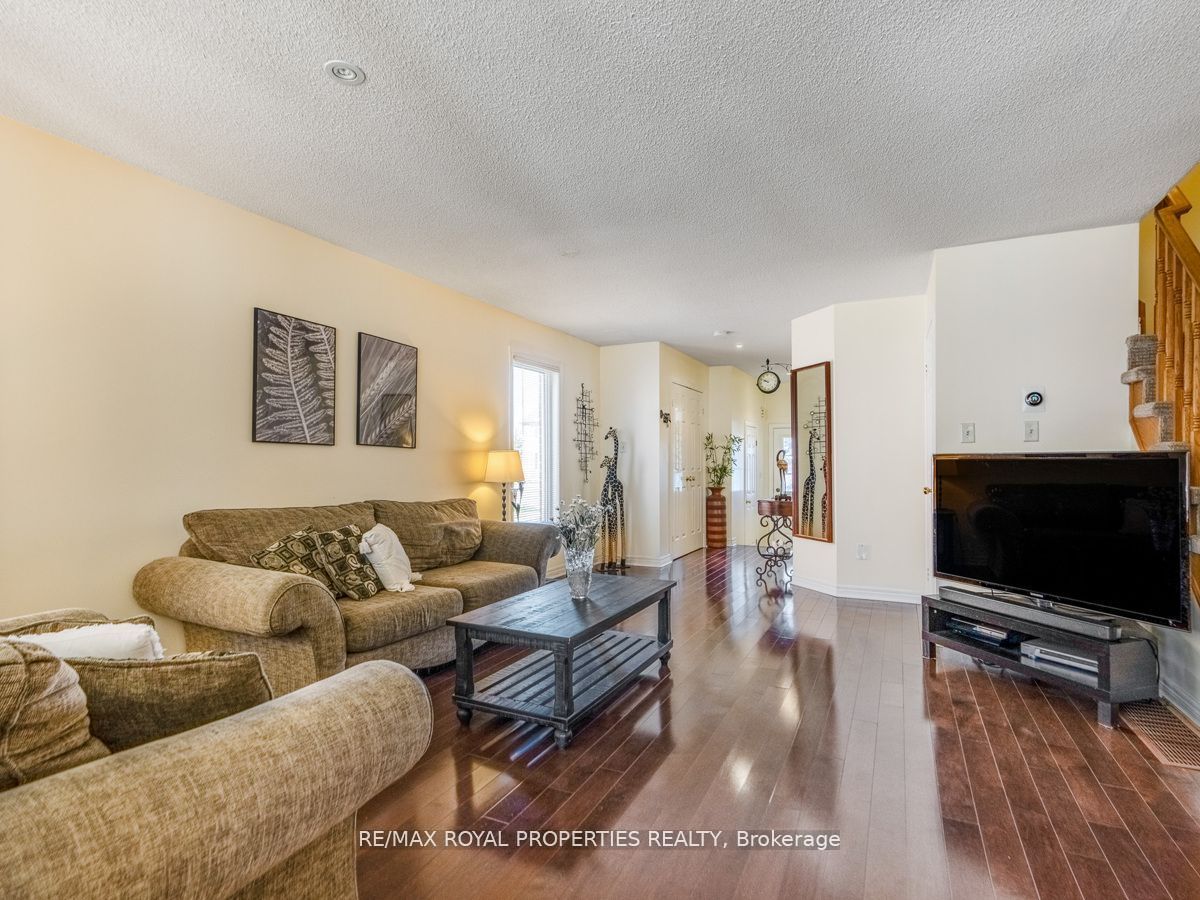 1492 Warbler Rd