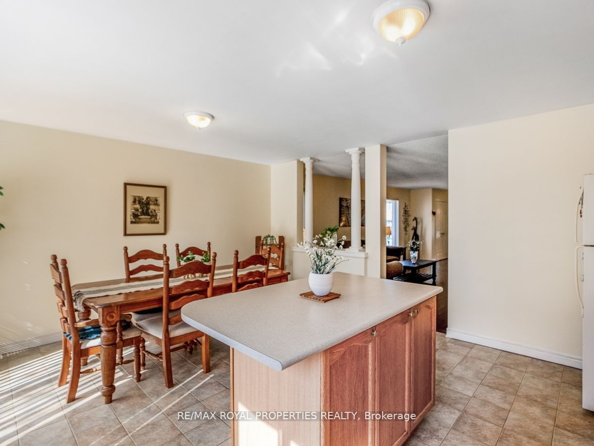 1492 Warbler Rd