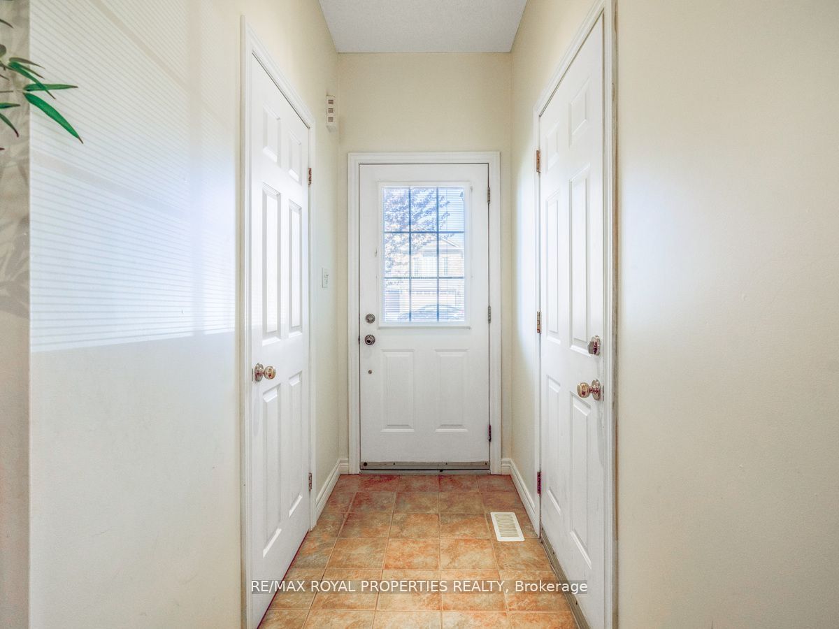1492 Warbler Rd