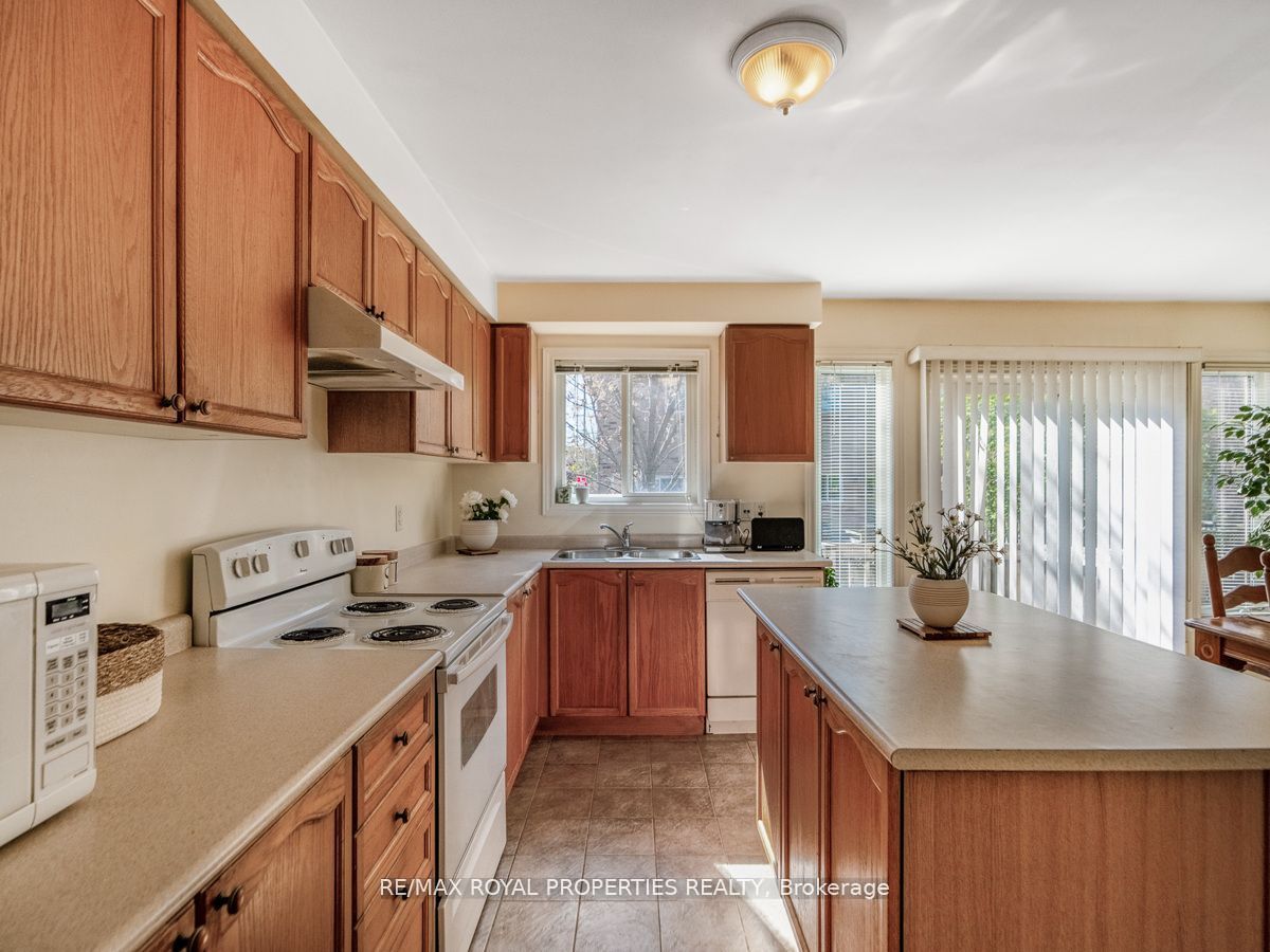 1492 Warbler Rd