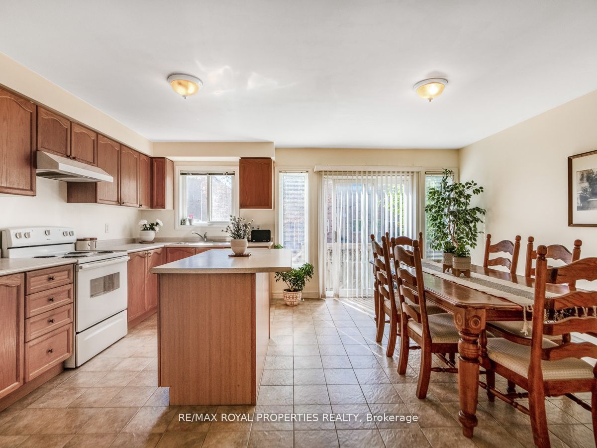 1492 Warbler Rd