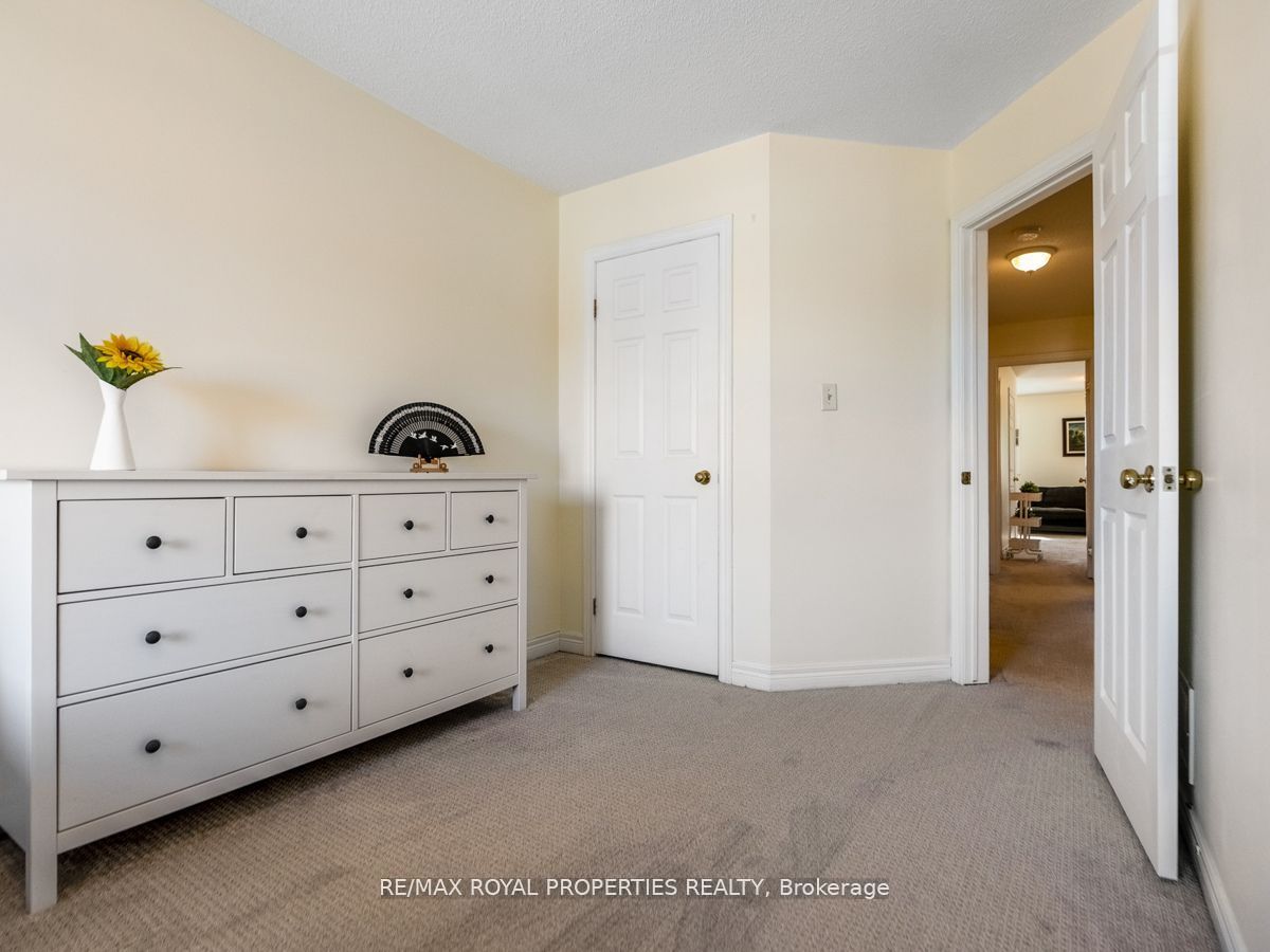 1492 Warbler Rd