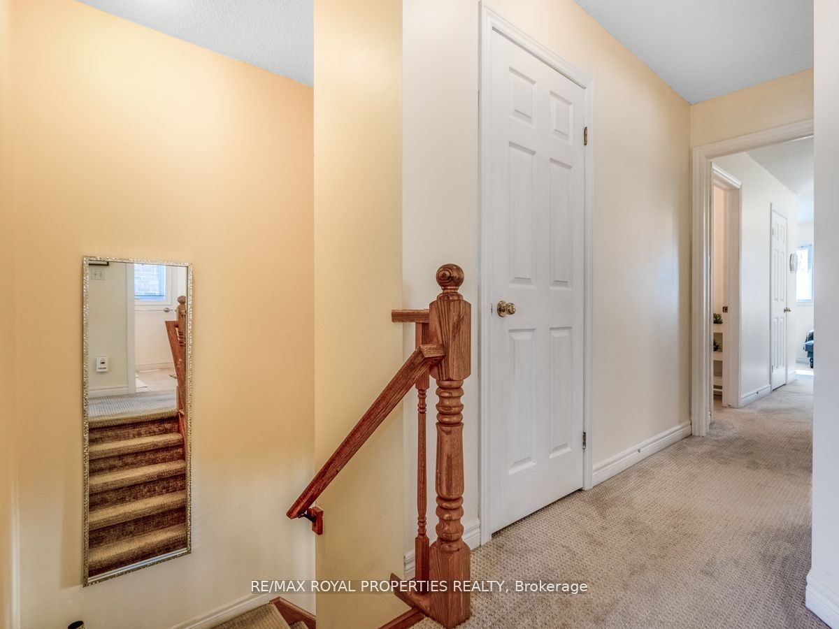 1492 Warbler Rd