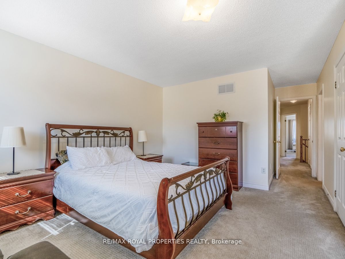 1492 Warbler Rd