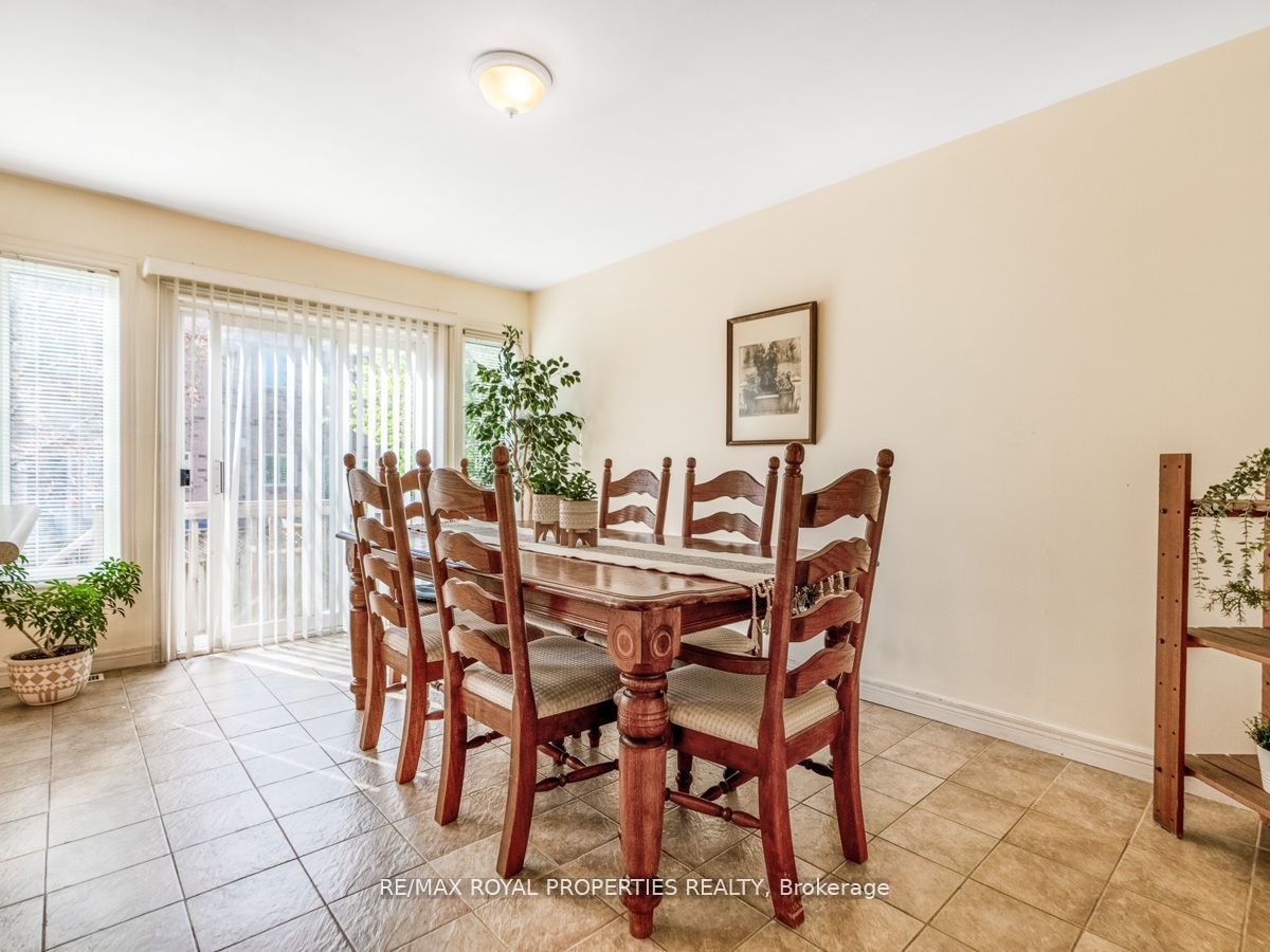 1492 Warbler Rd