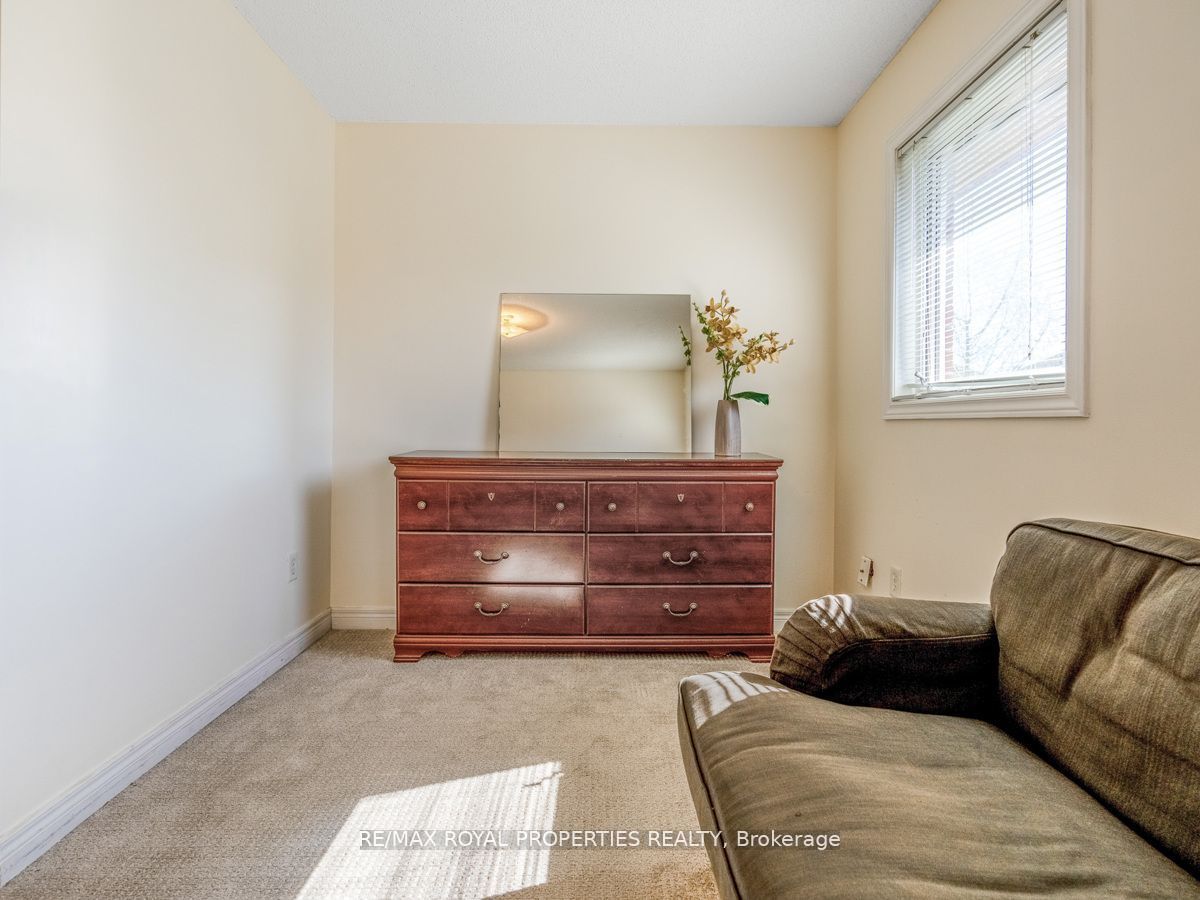 1492 Warbler Rd