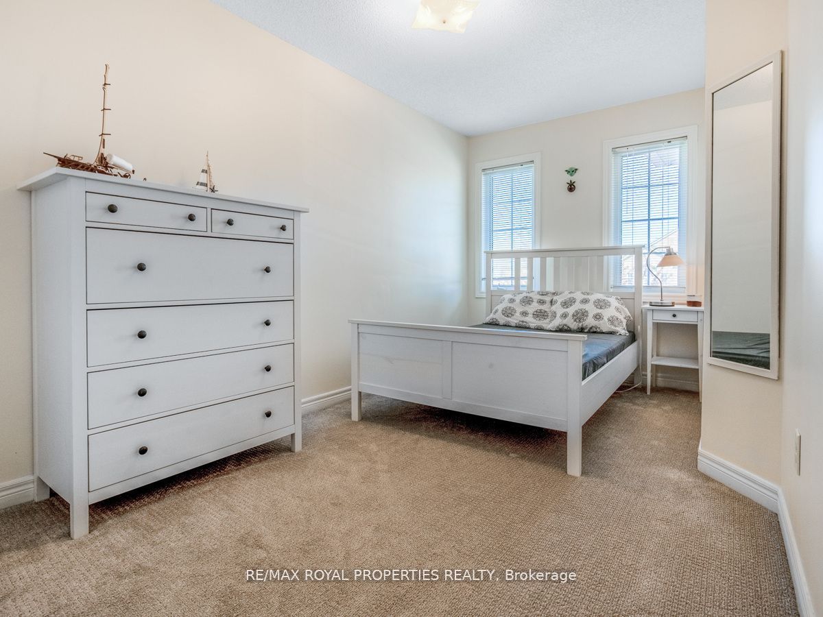 1492 Warbler Rd