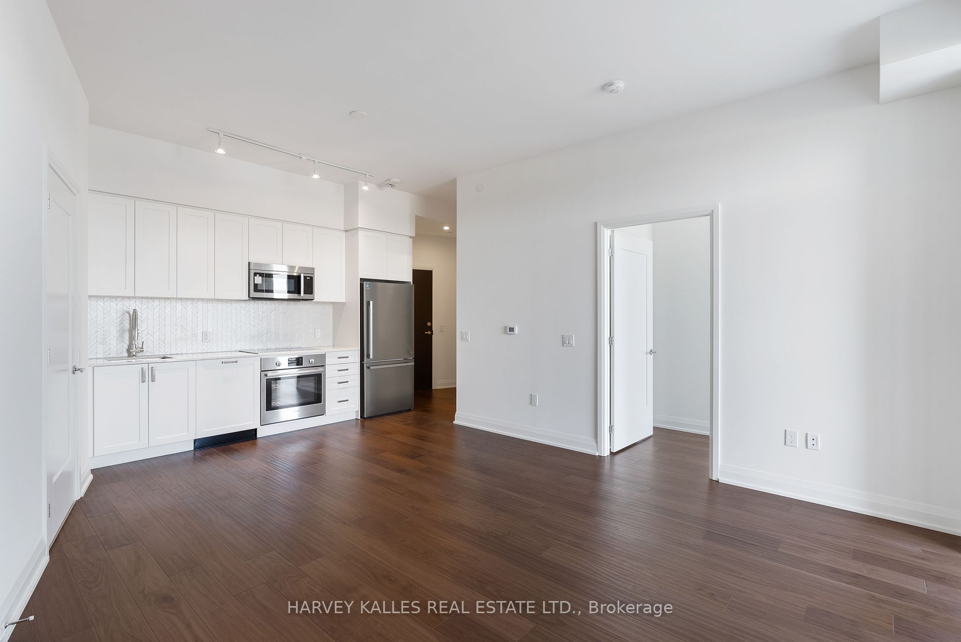 293 The Kingsway, #707