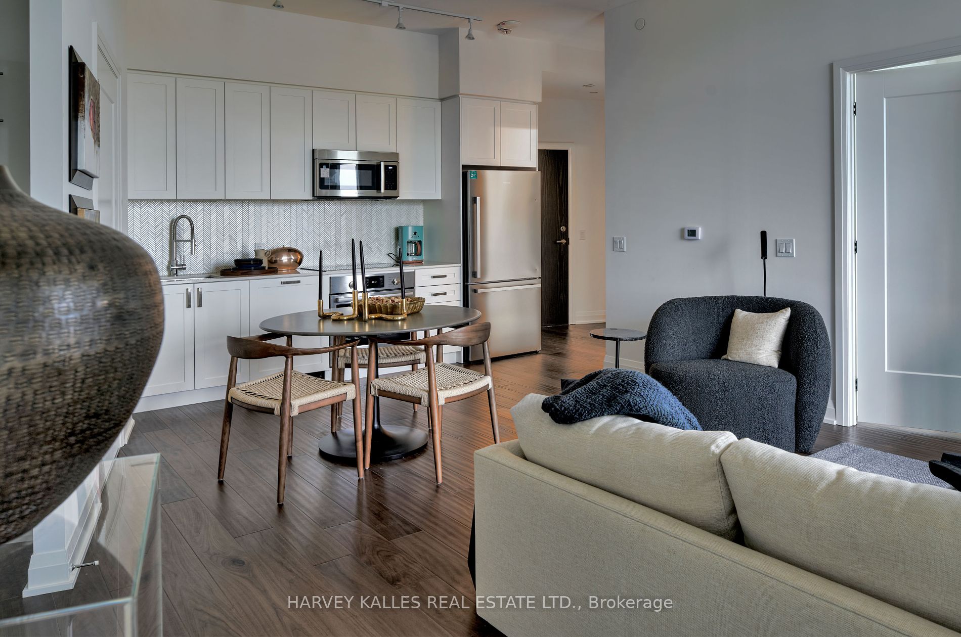 293 The Kingsway, #707