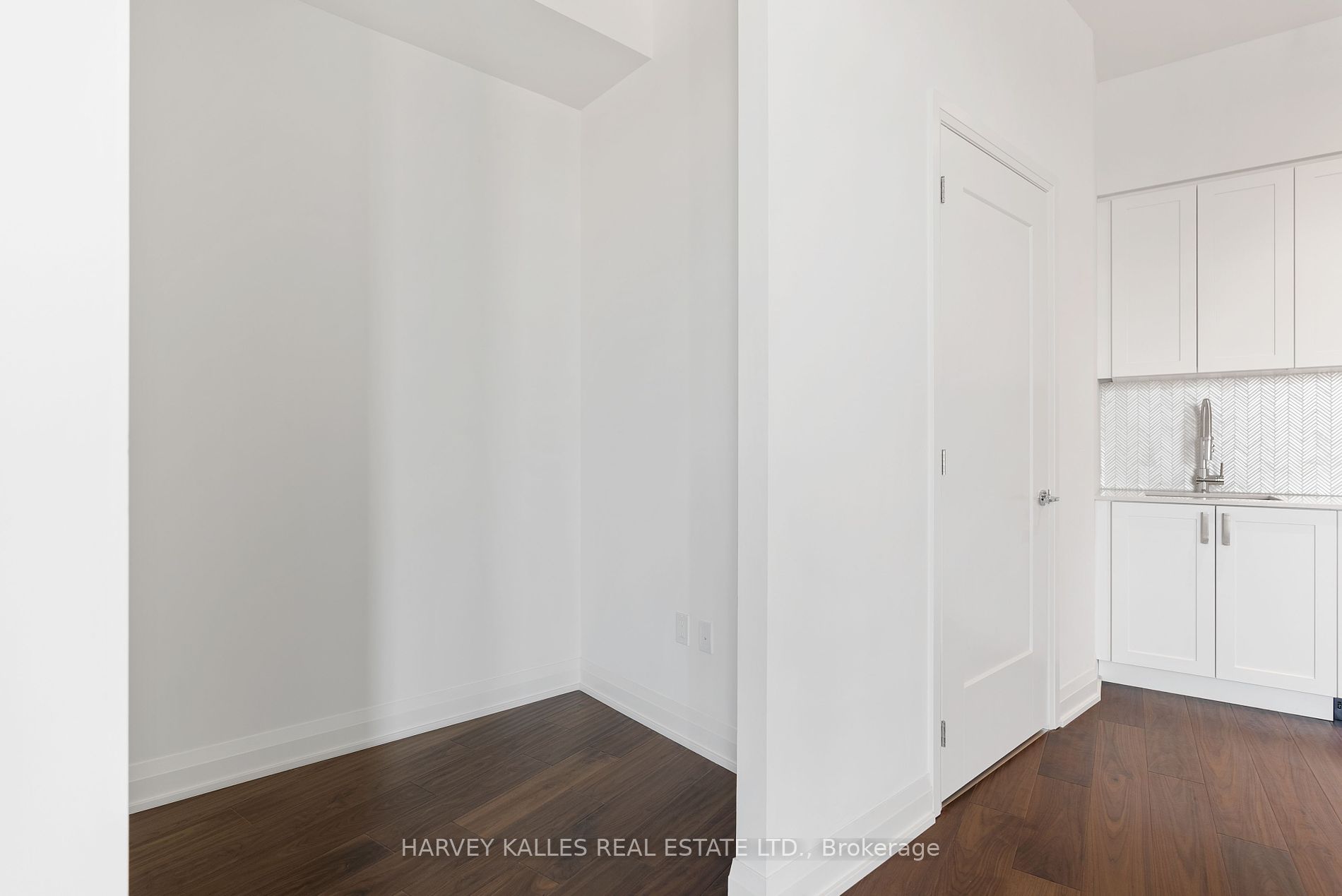 293 The Kingsway, #707