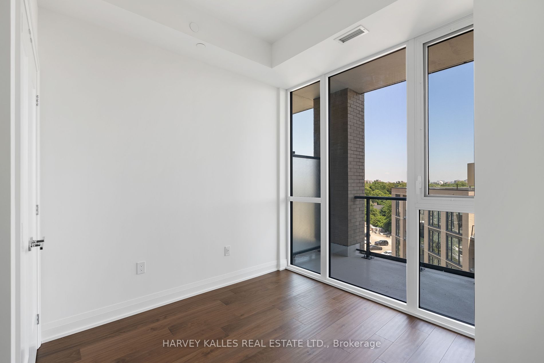 293 The Kingsway, #707