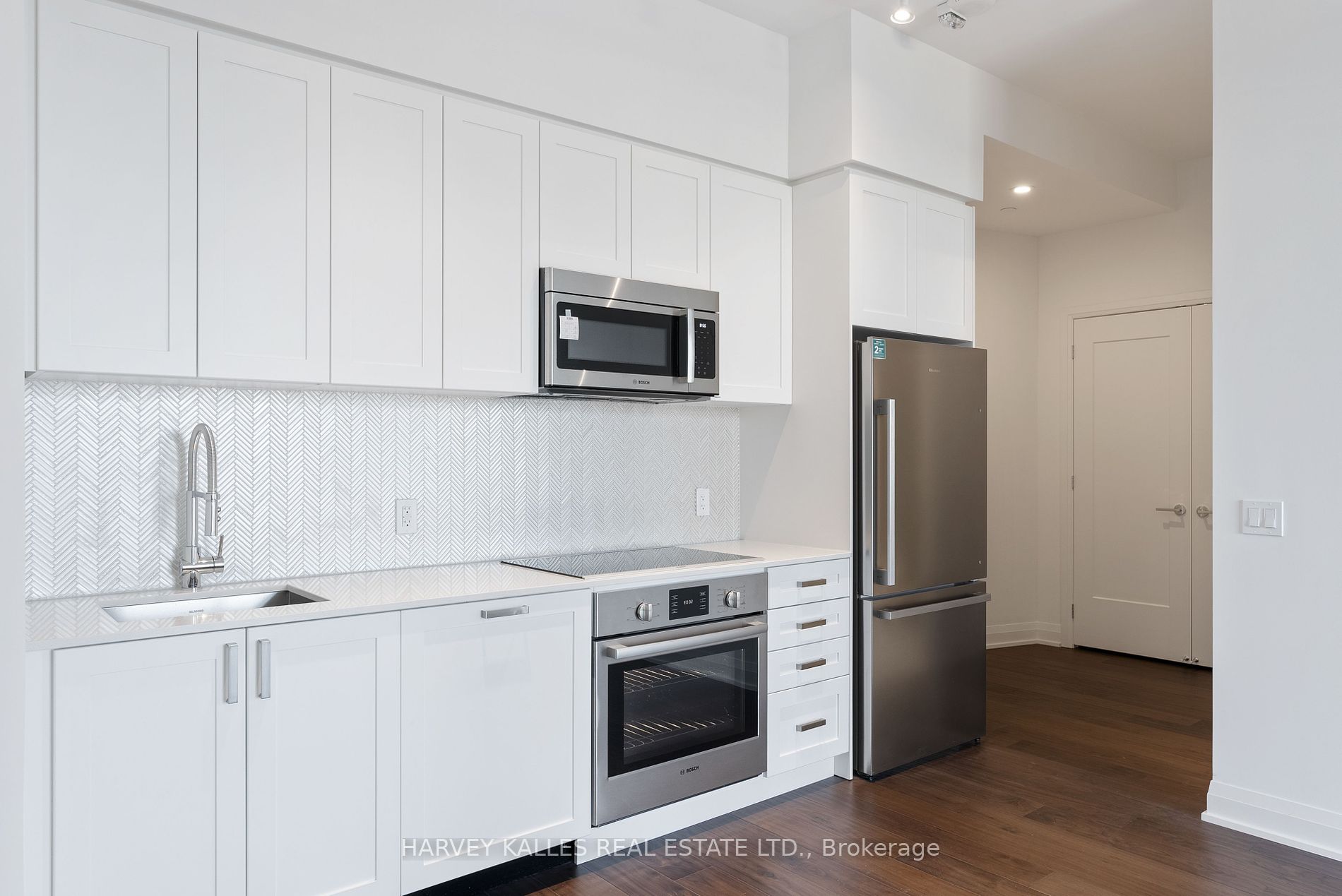 293 The Kingsway, #707