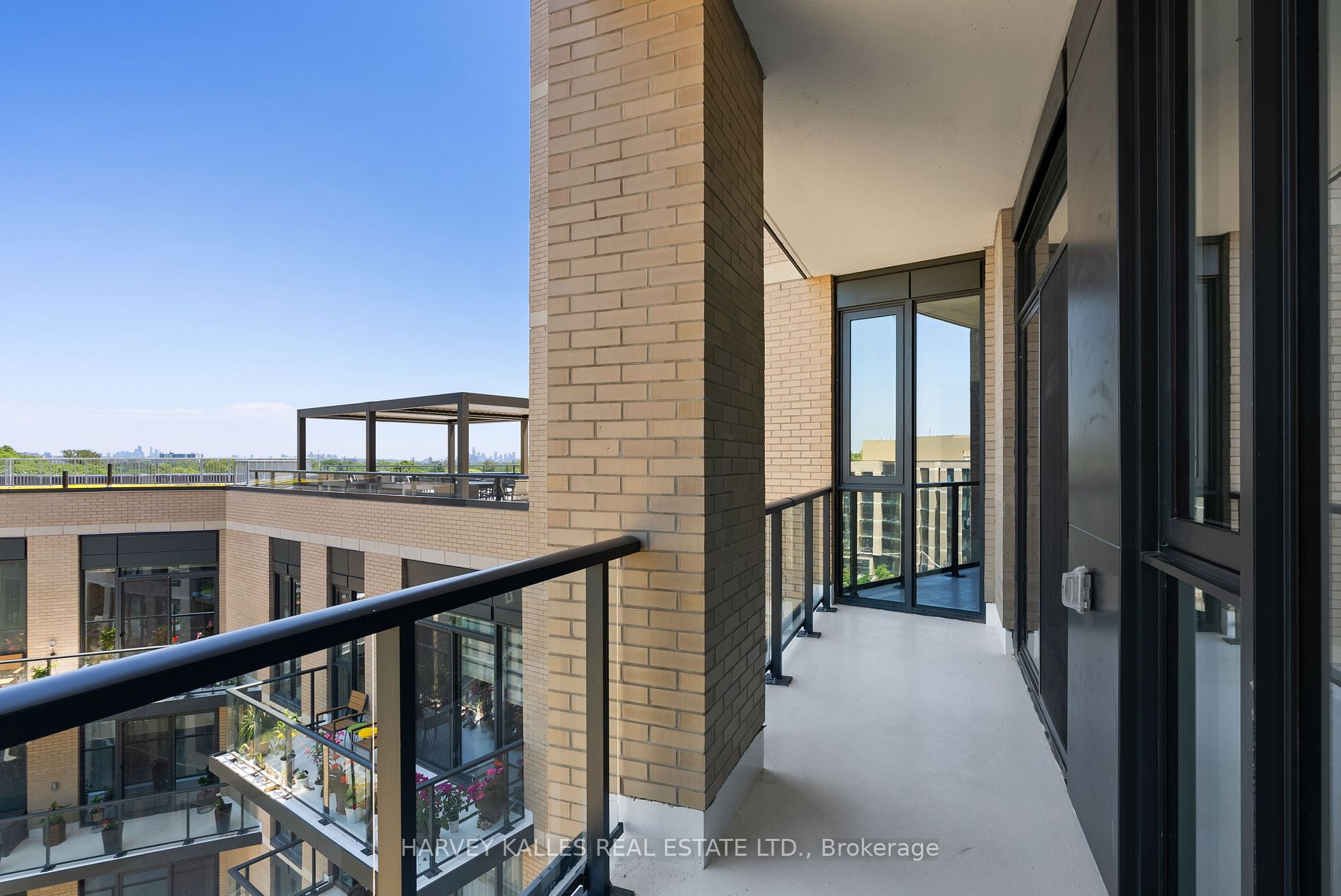 293 The Kingsway, #707