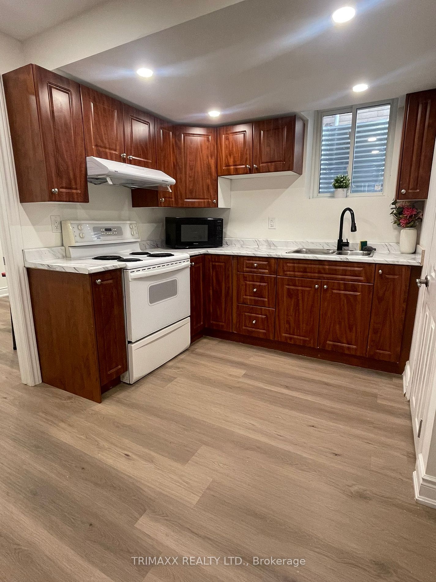 1067 Easterbrook Crescent