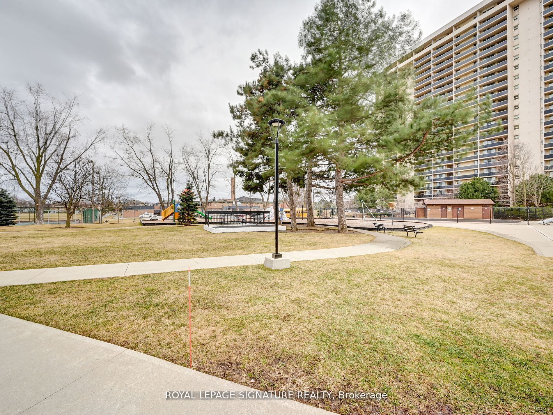 812 Burnhamthorpe Rd, #Ph04