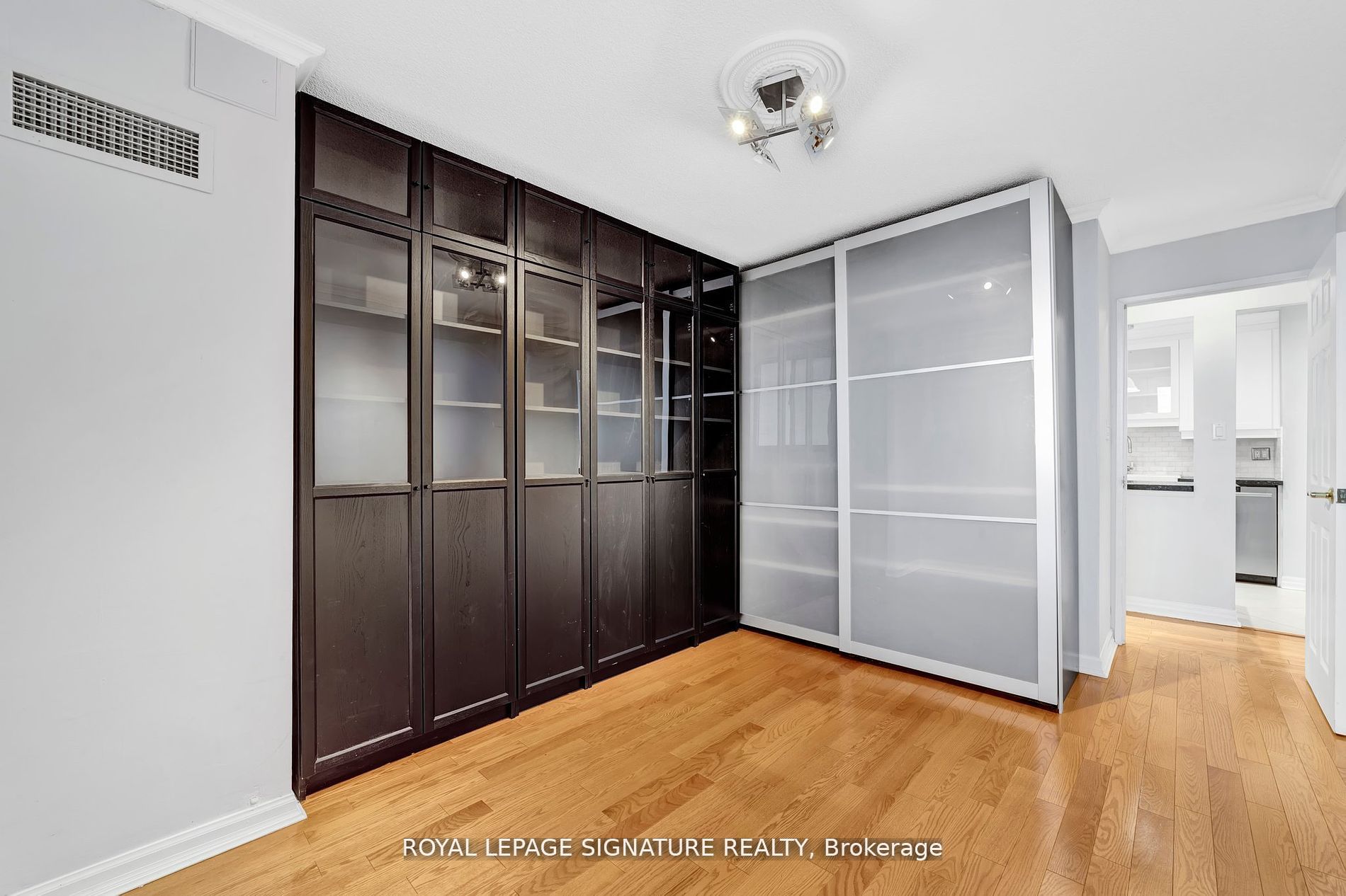 812 Burnhamthorpe Rd, #Ph04