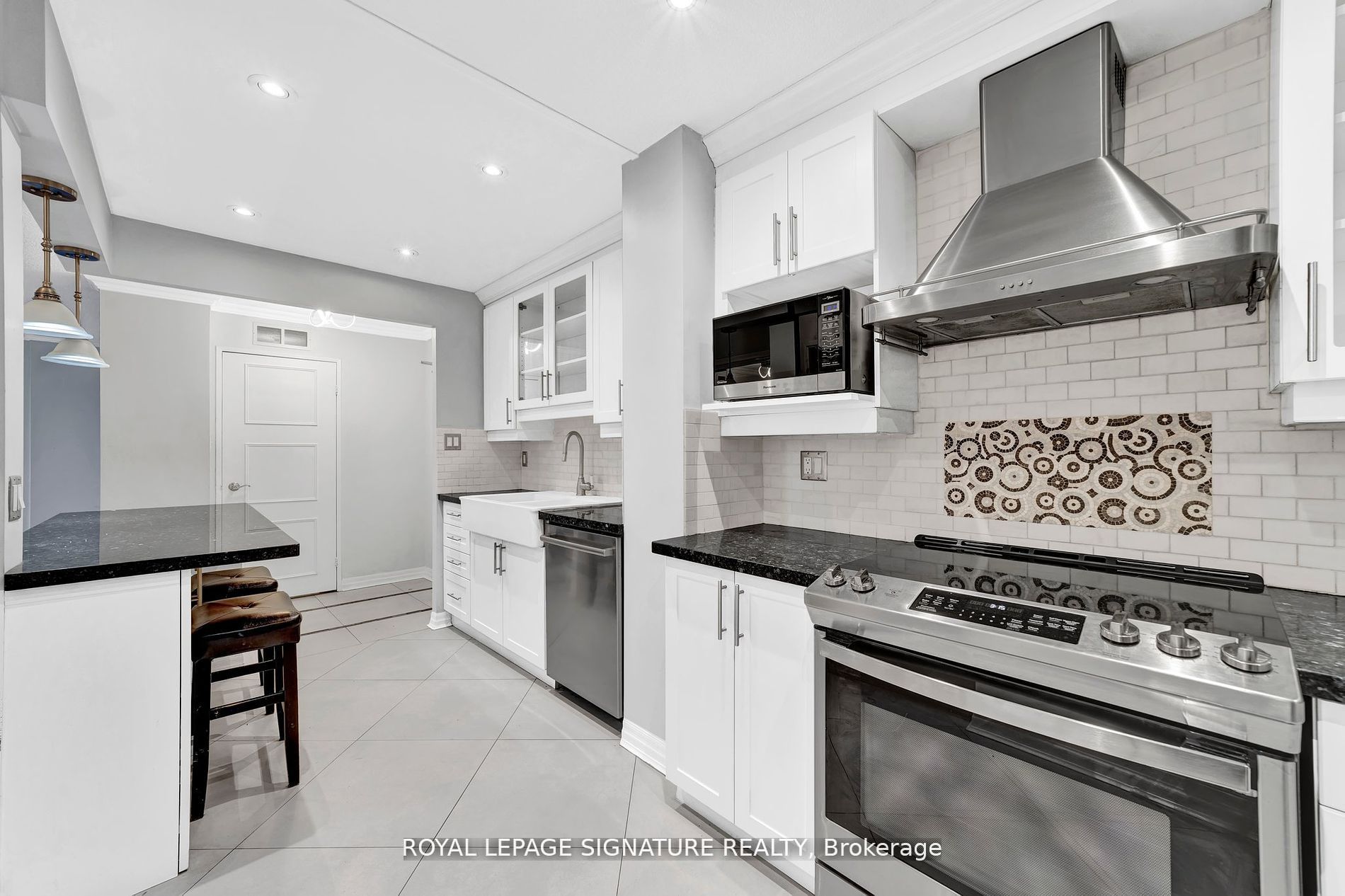 812 Burnhamthorpe Rd, #Ph04