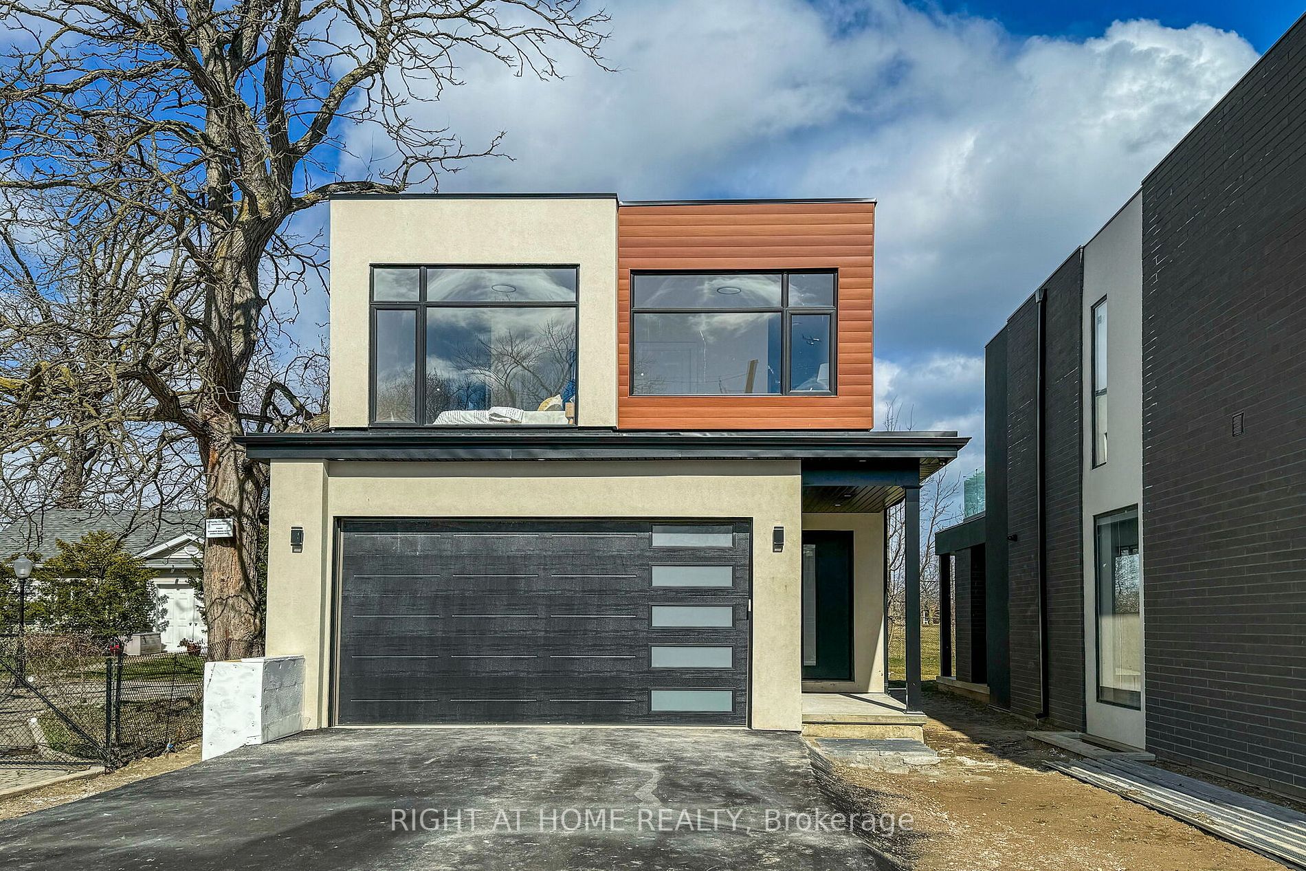 768 Montbeck Crescent