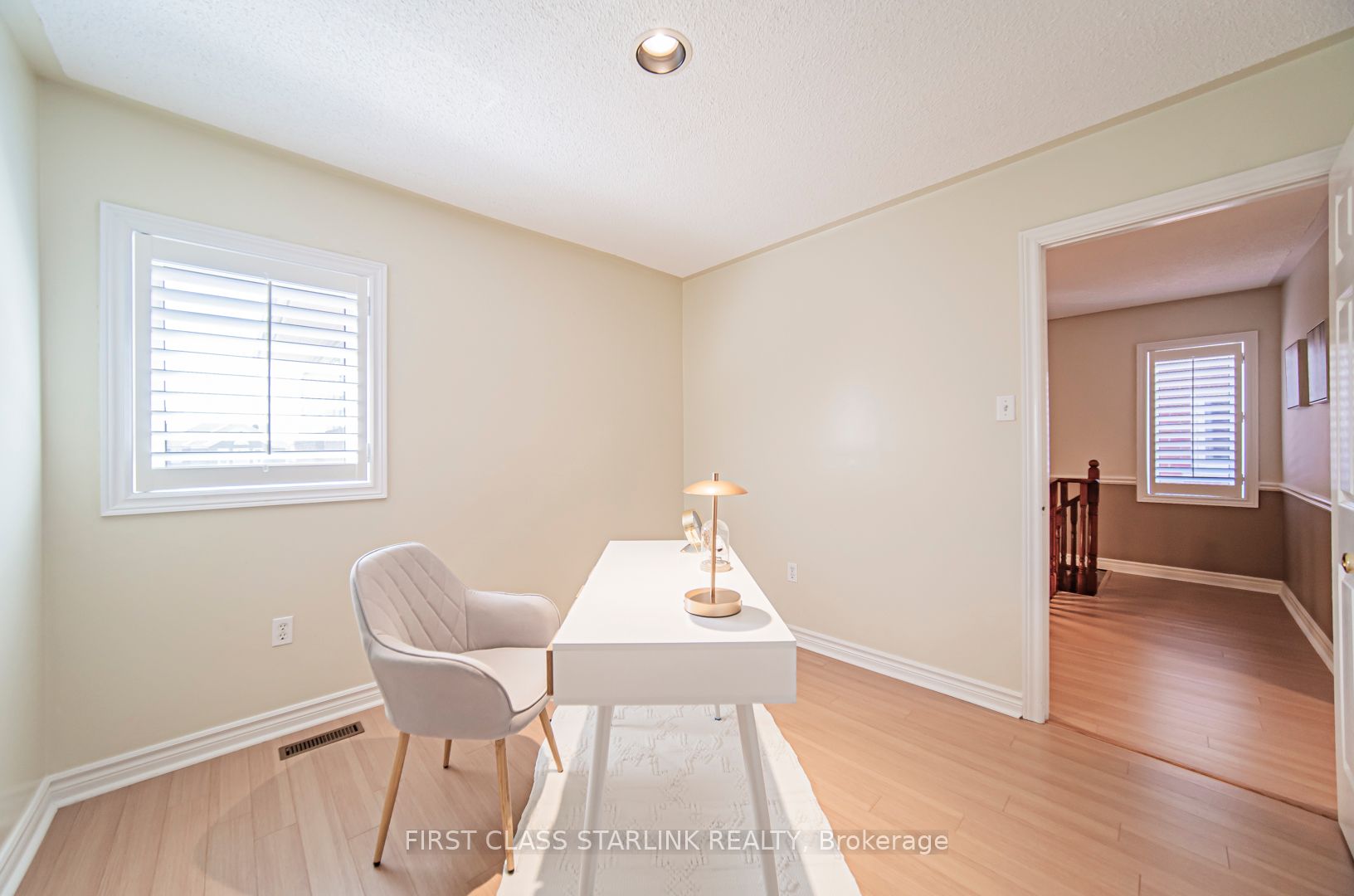 2576 Strathmore Cres