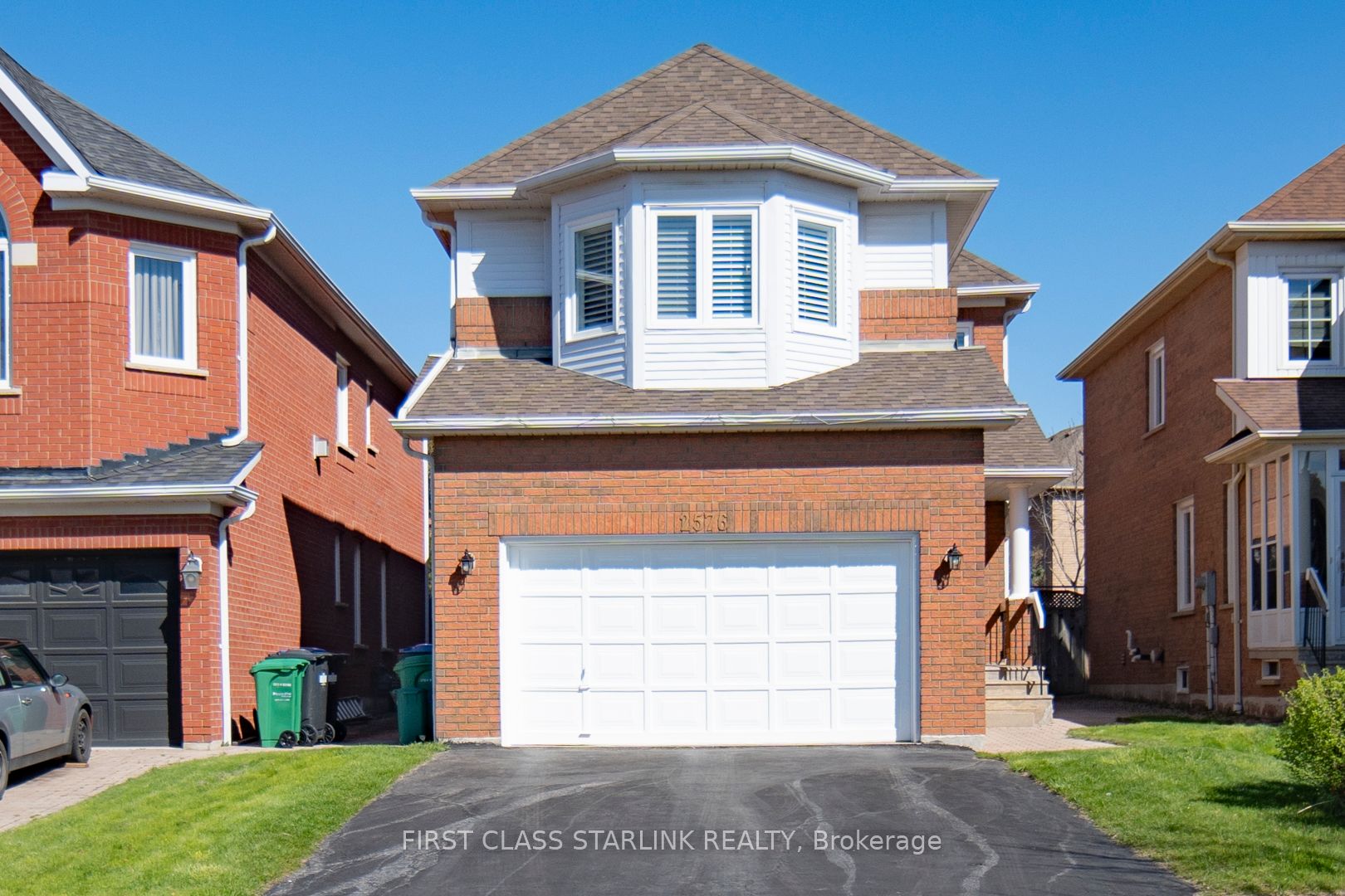 2576 Strathmore Cres