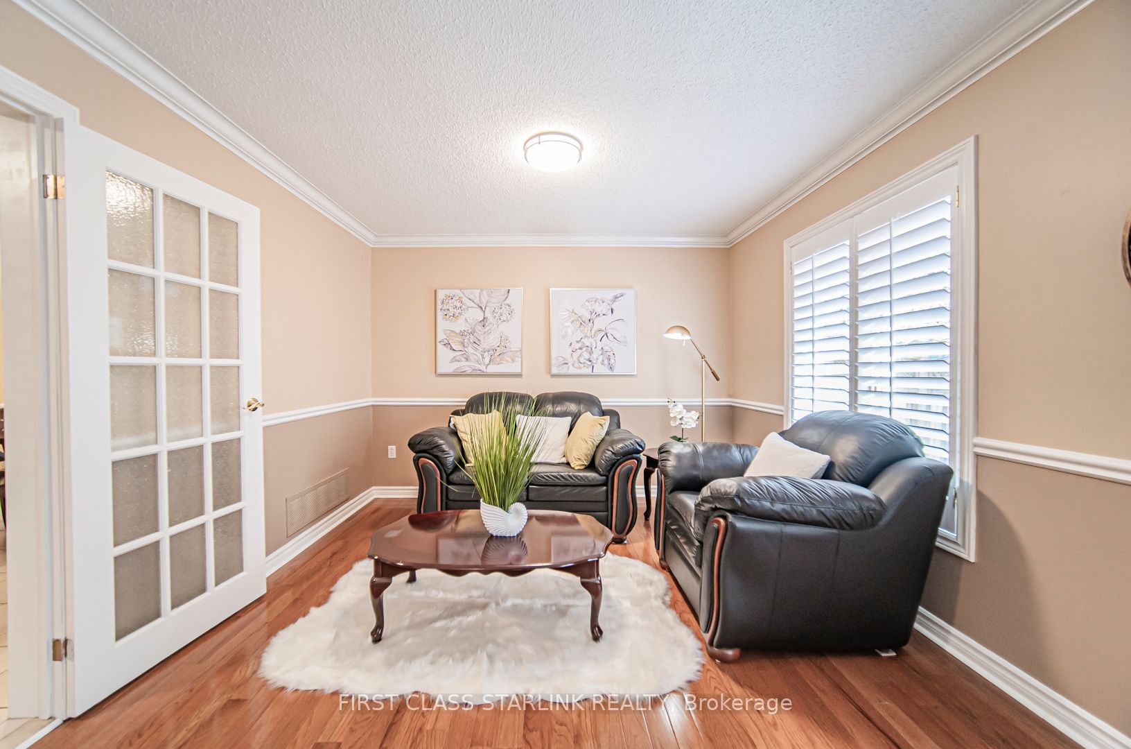 2576 Strathmore Cres