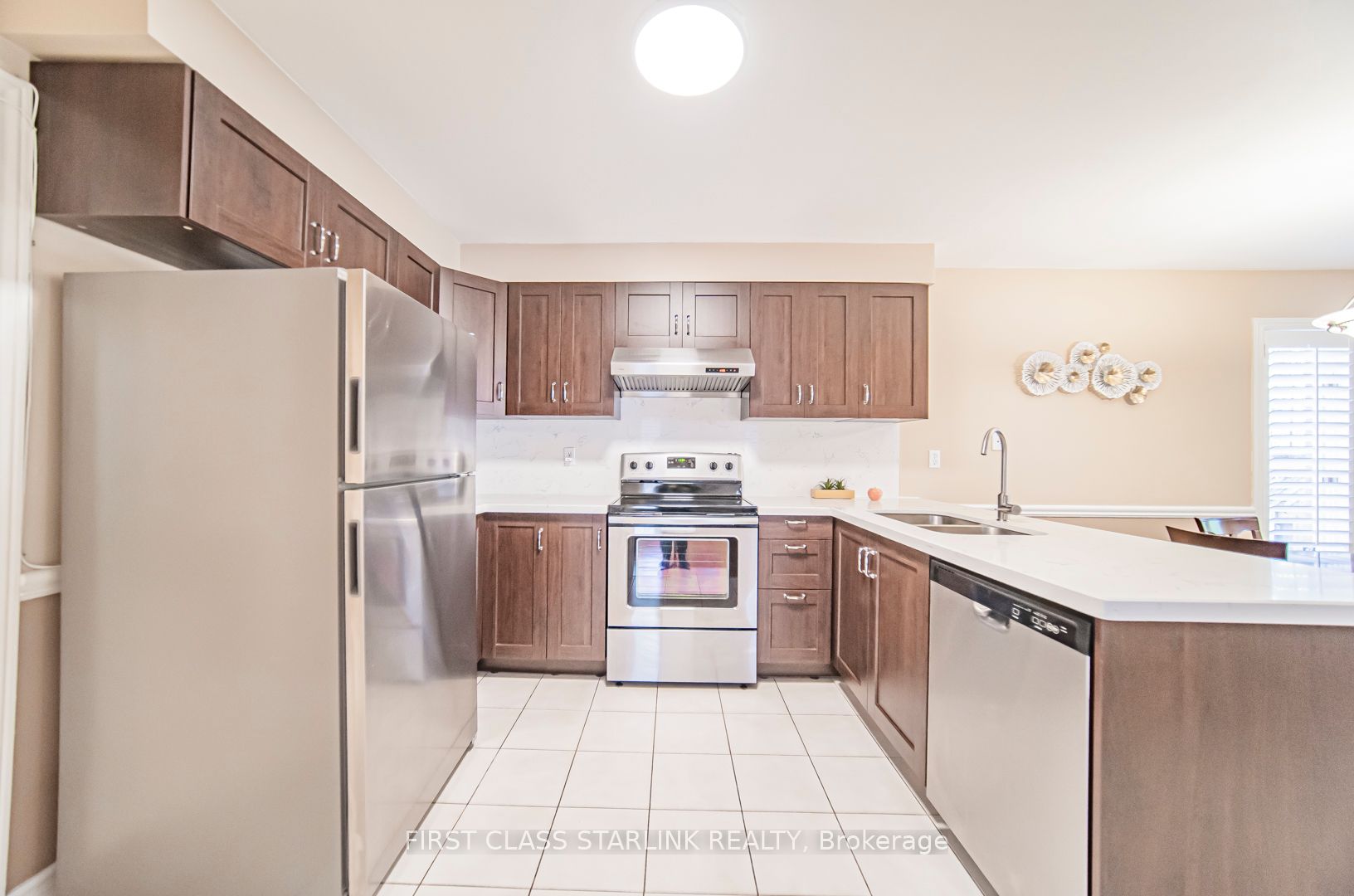 2576 Strathmore Cres