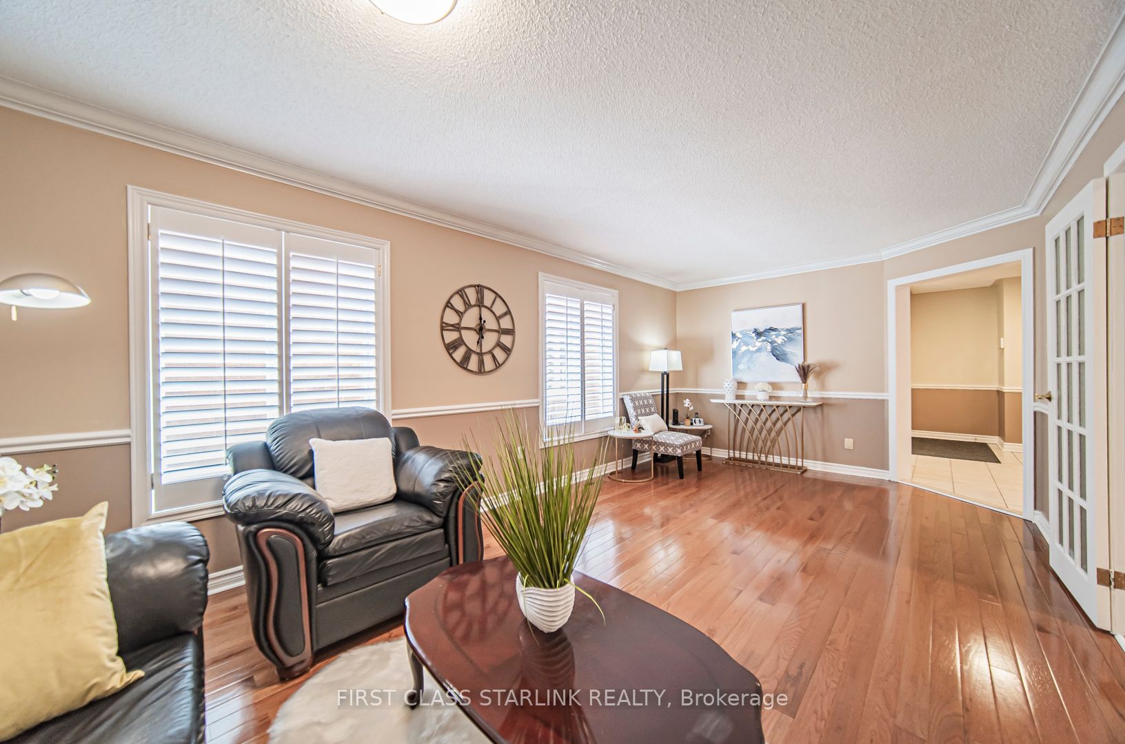 2576 Strathmore Cres