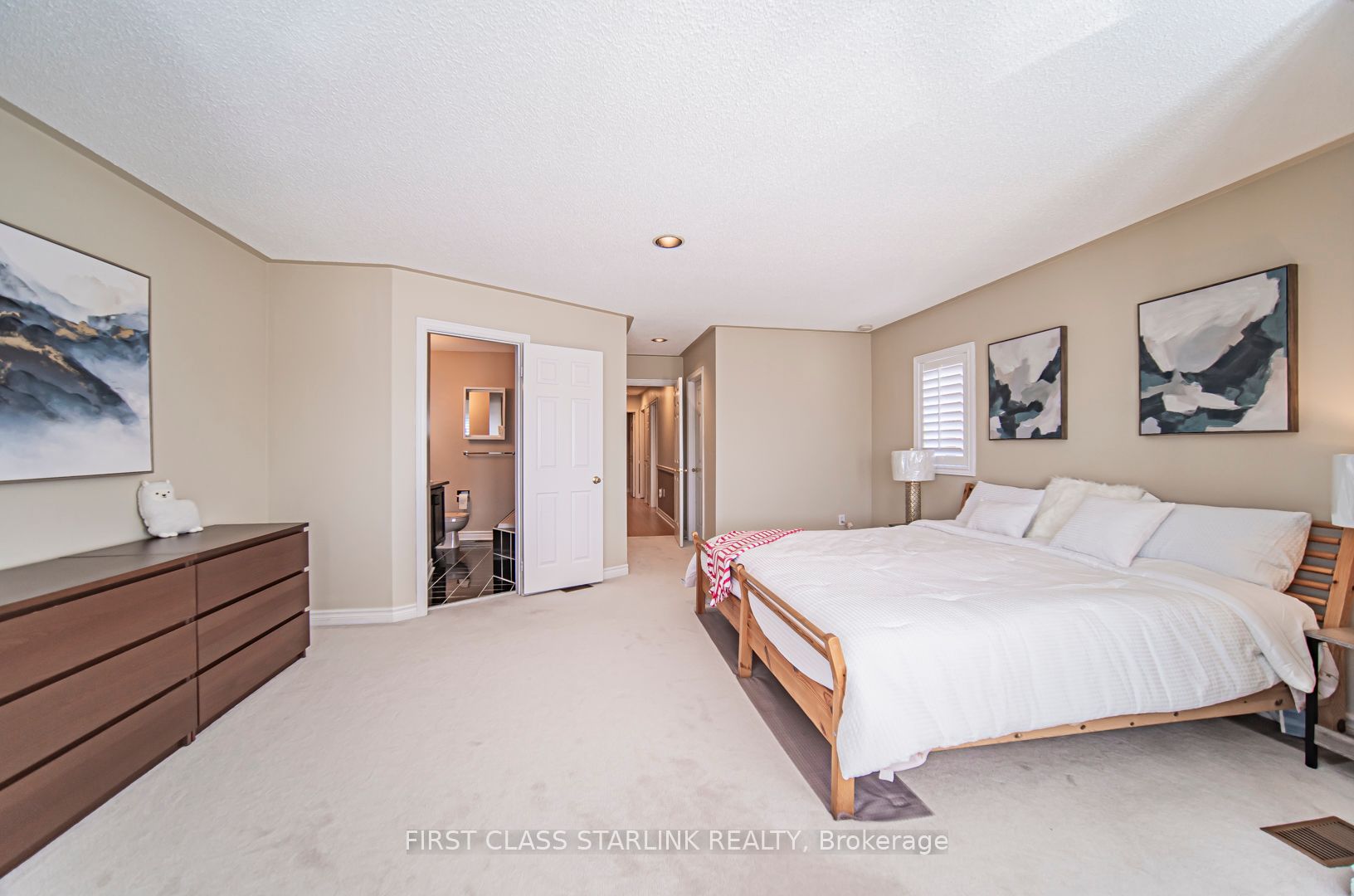 2576 Strathmore Cres
