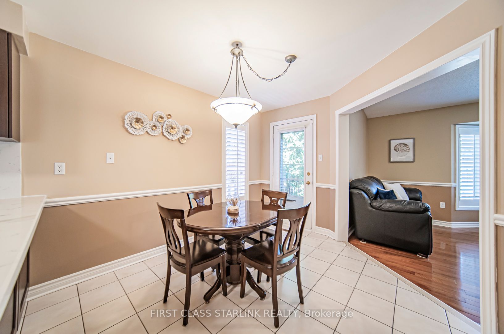 2576 Strathmore Cres