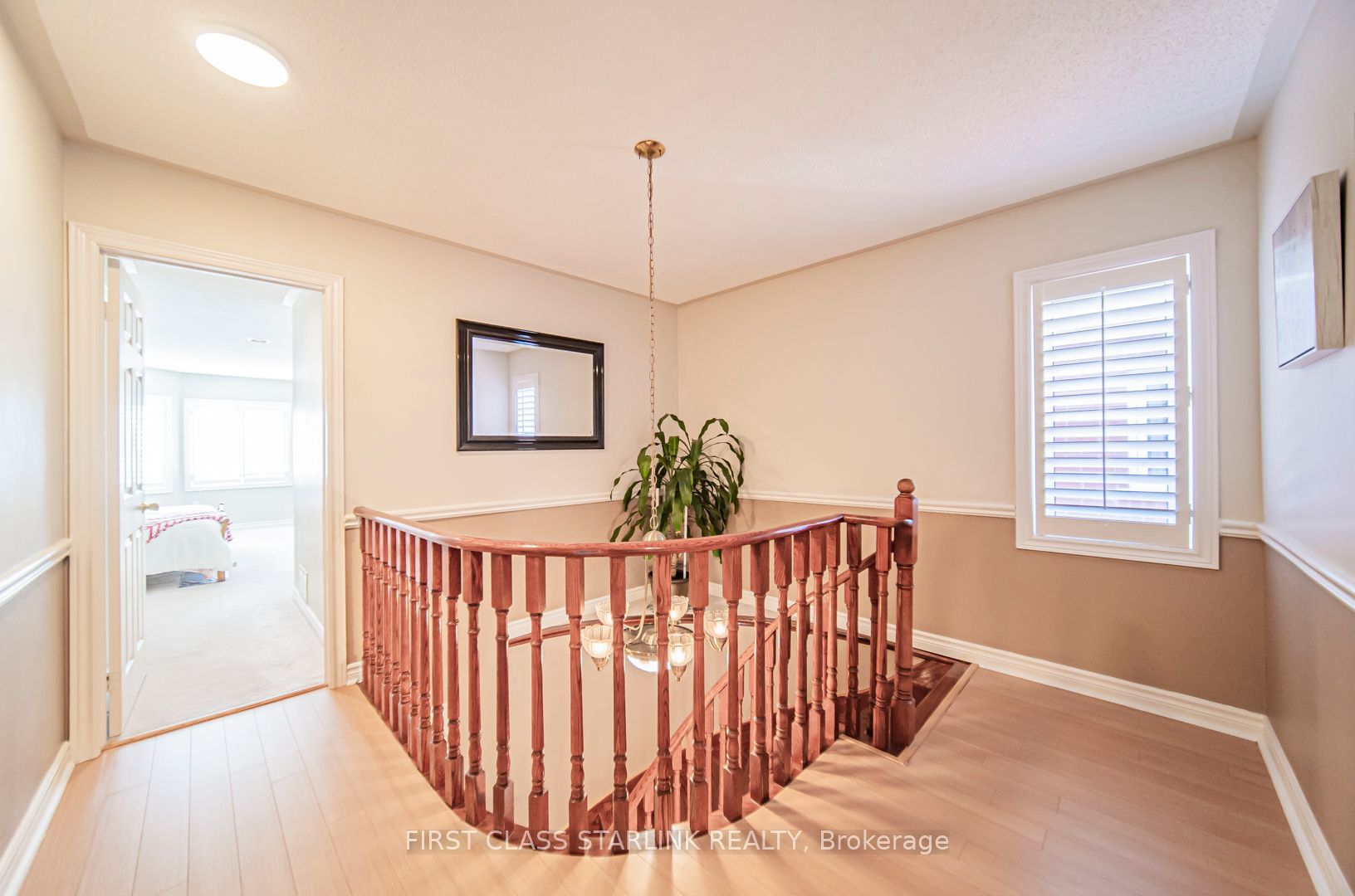 2576 Strathmore Cres