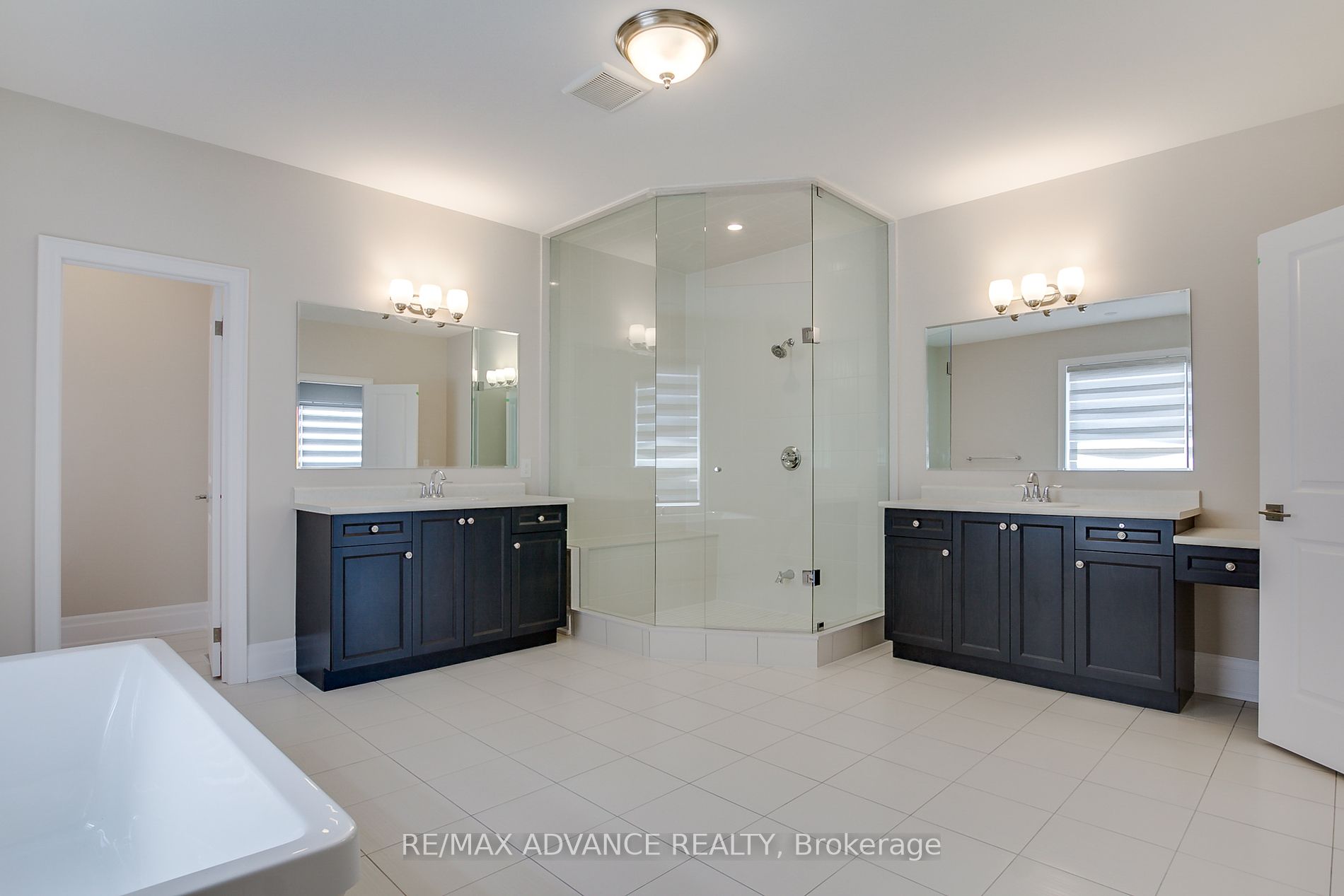 15 Settlers Field Road