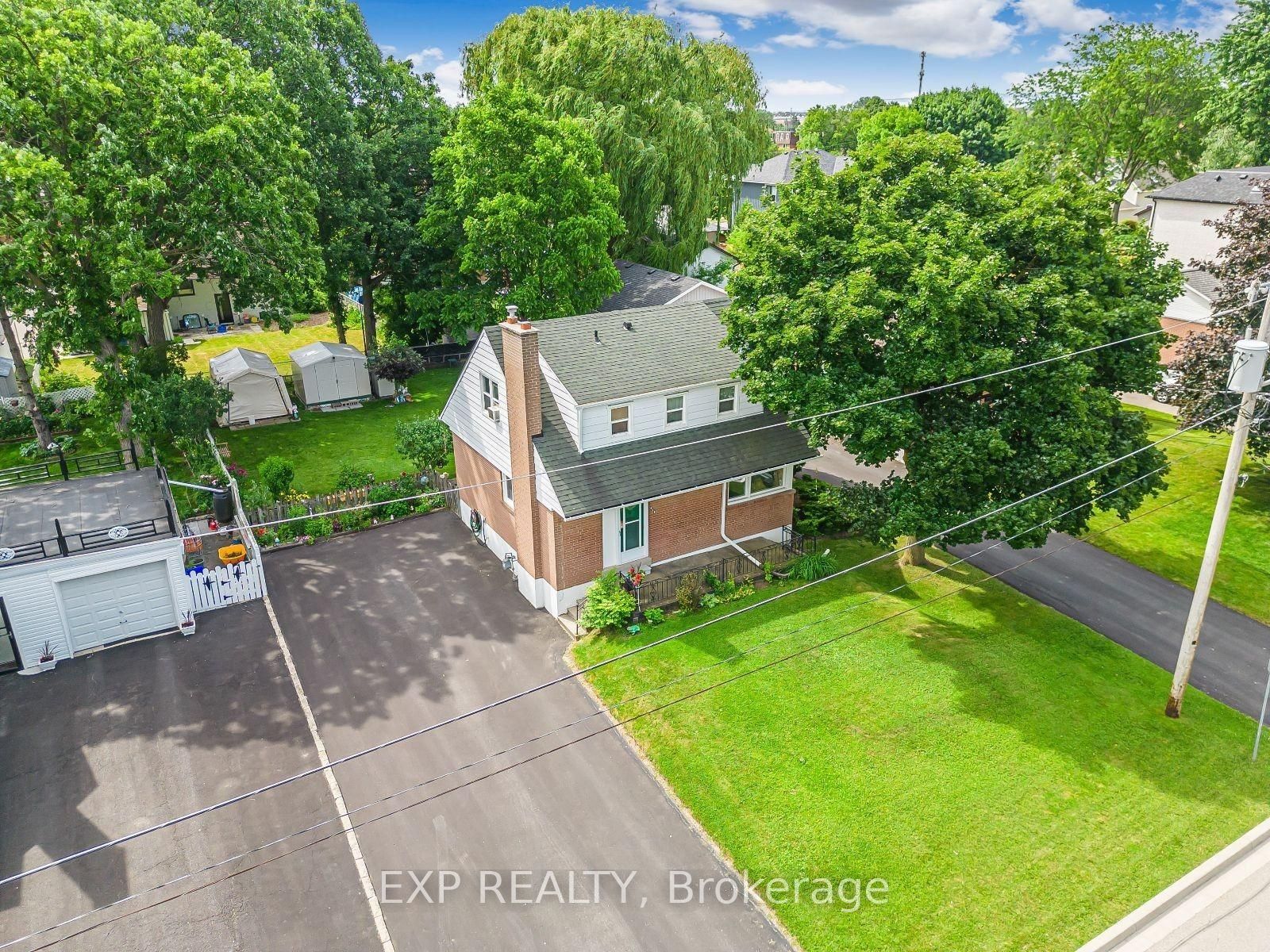 215 Elmwood Crescent