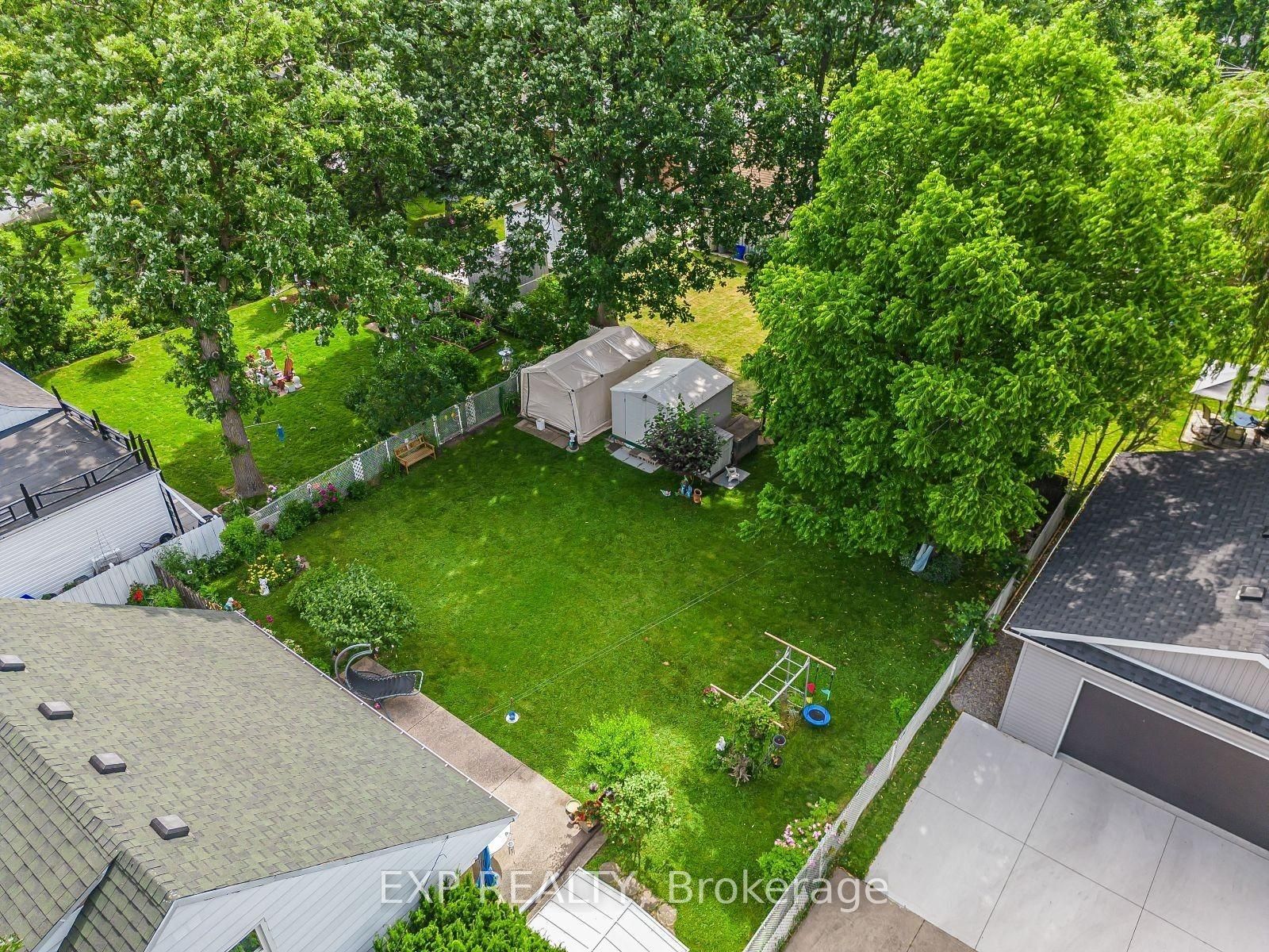 215 Elmwood Crescent