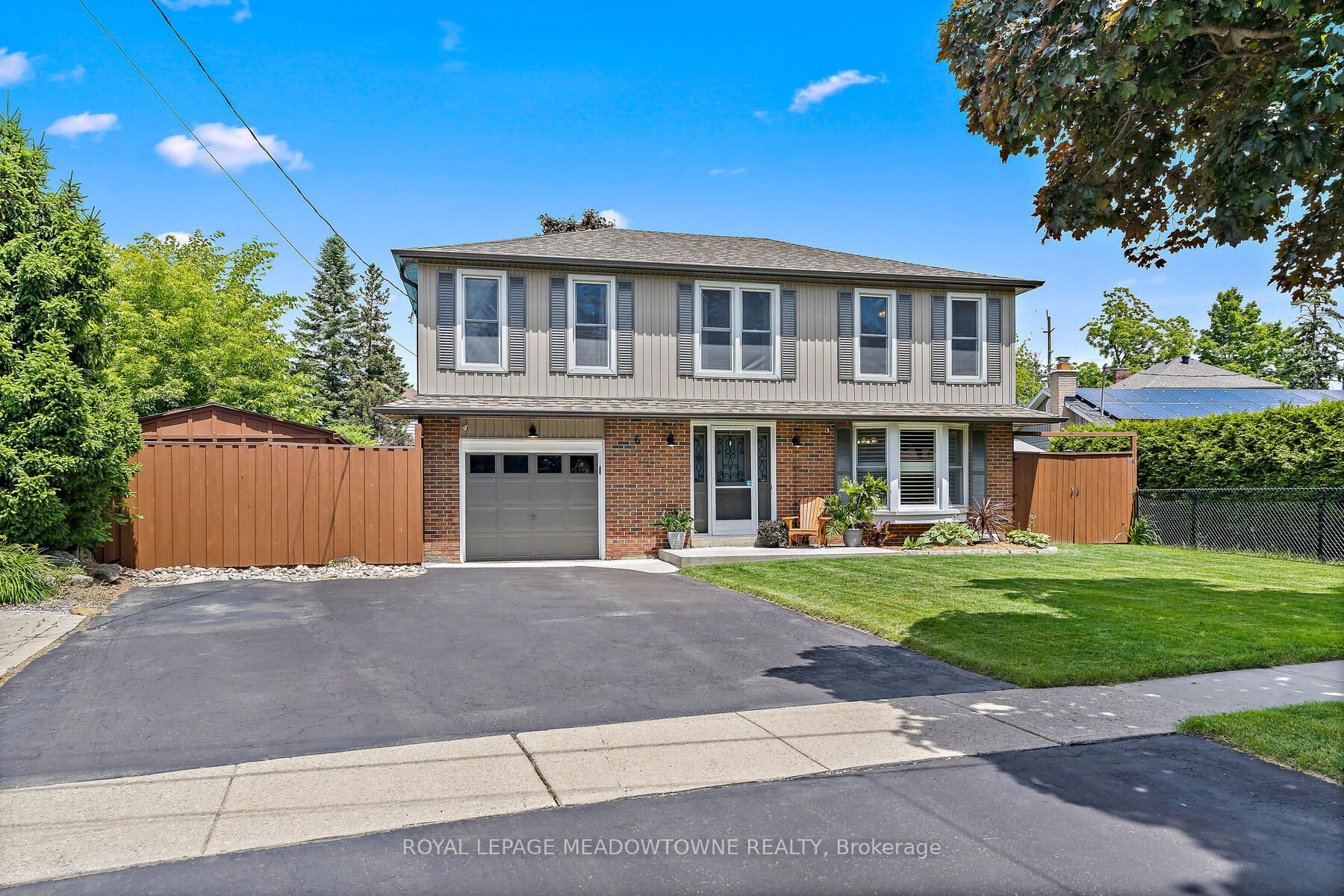 6 Baylor Cres