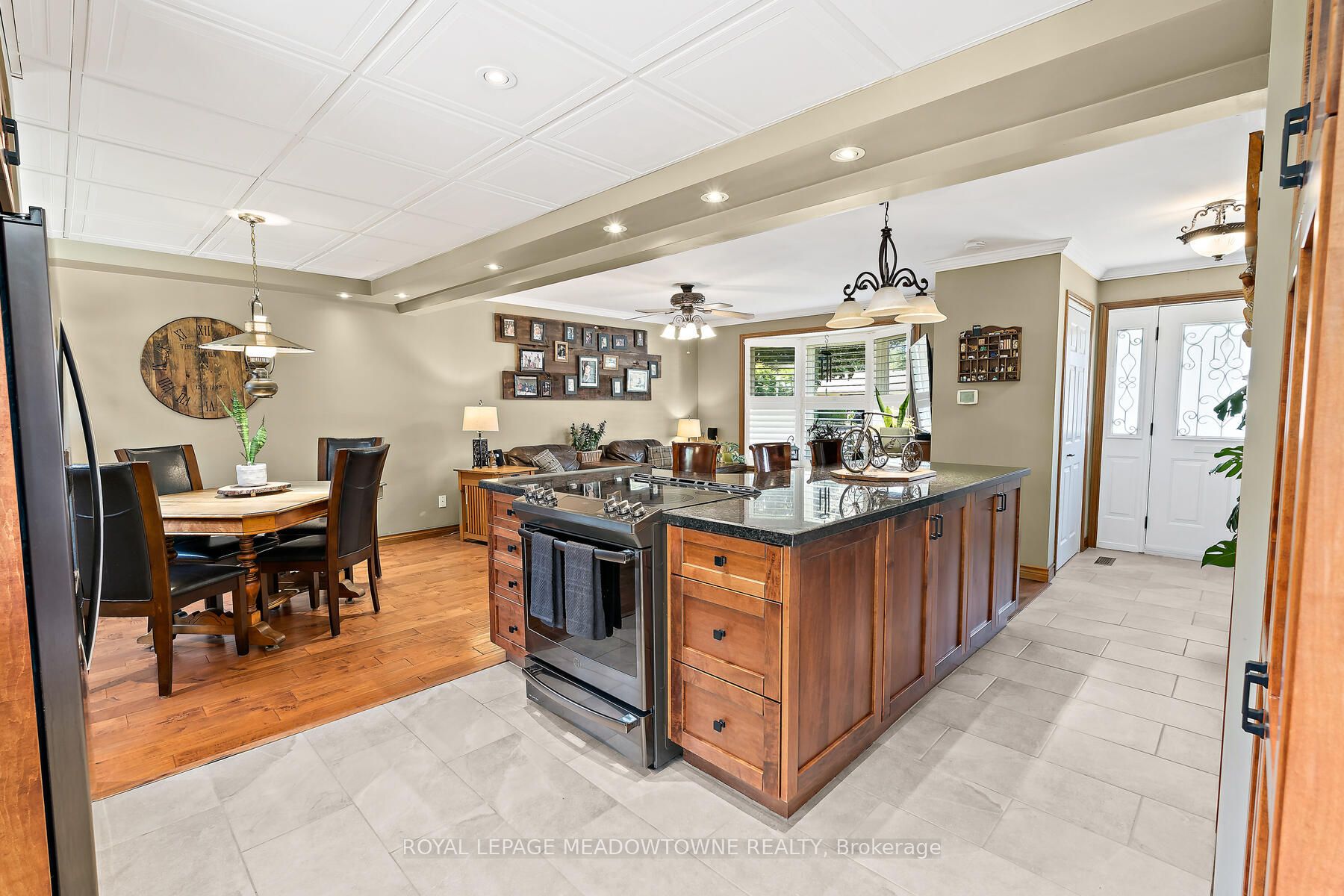 6 Baylor Cres