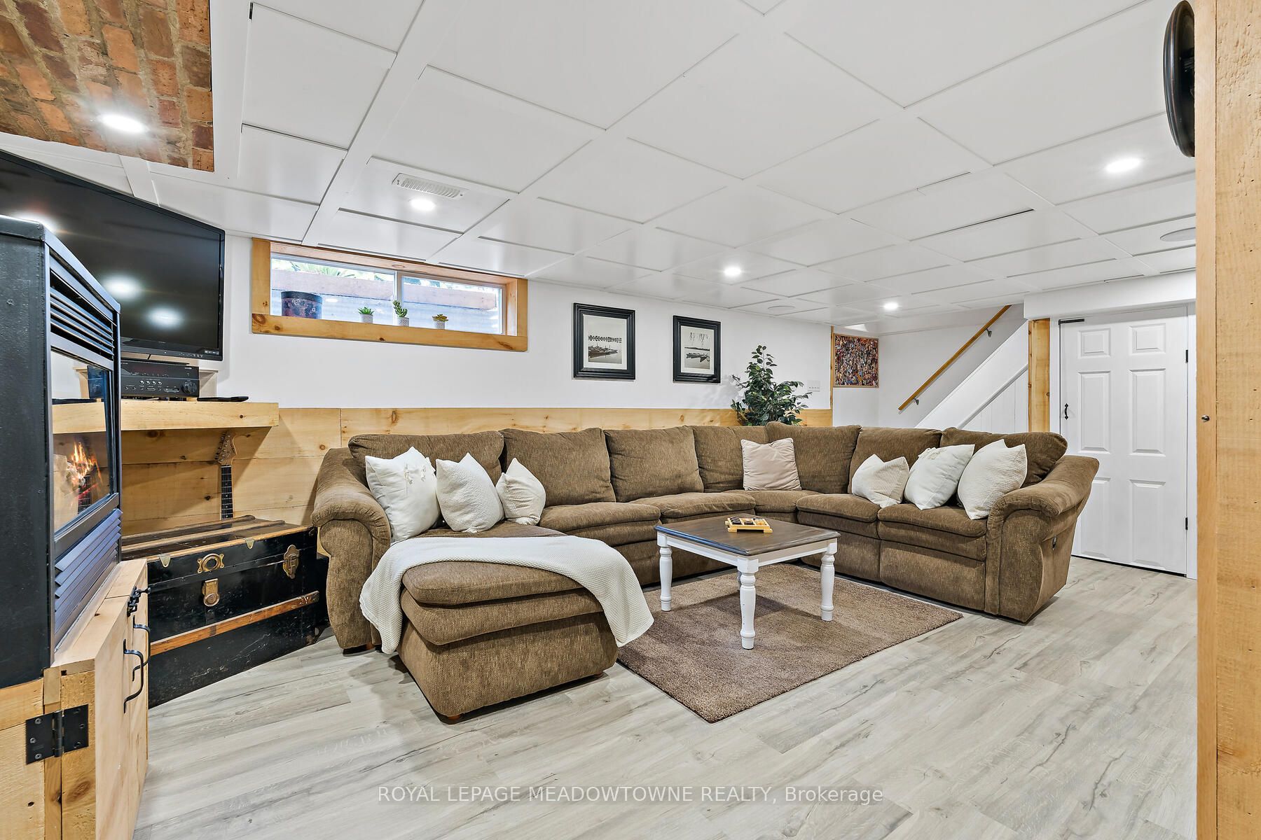 6 Baylor Cres