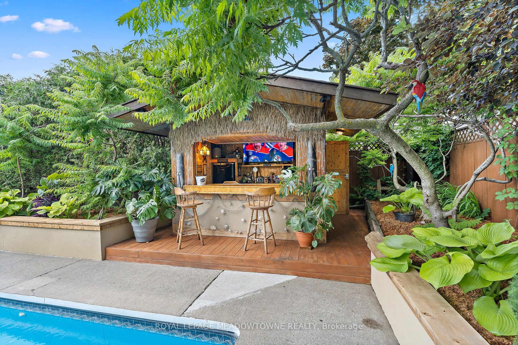 6 Baylor Cres