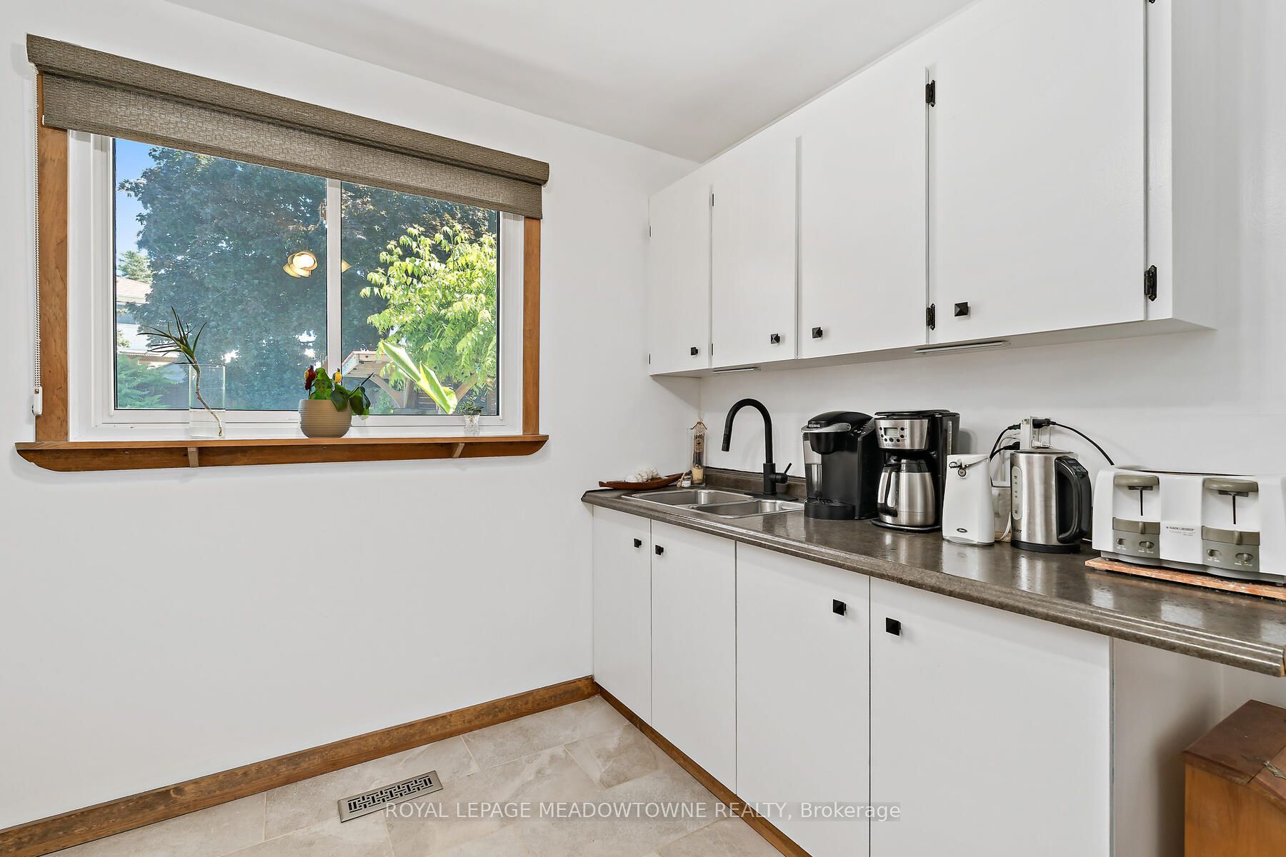 6 Baylor Cres