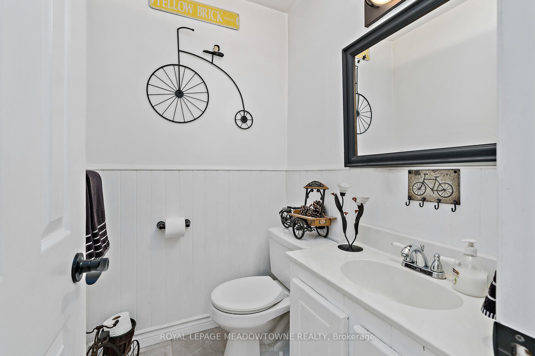 6 Baylor Cres